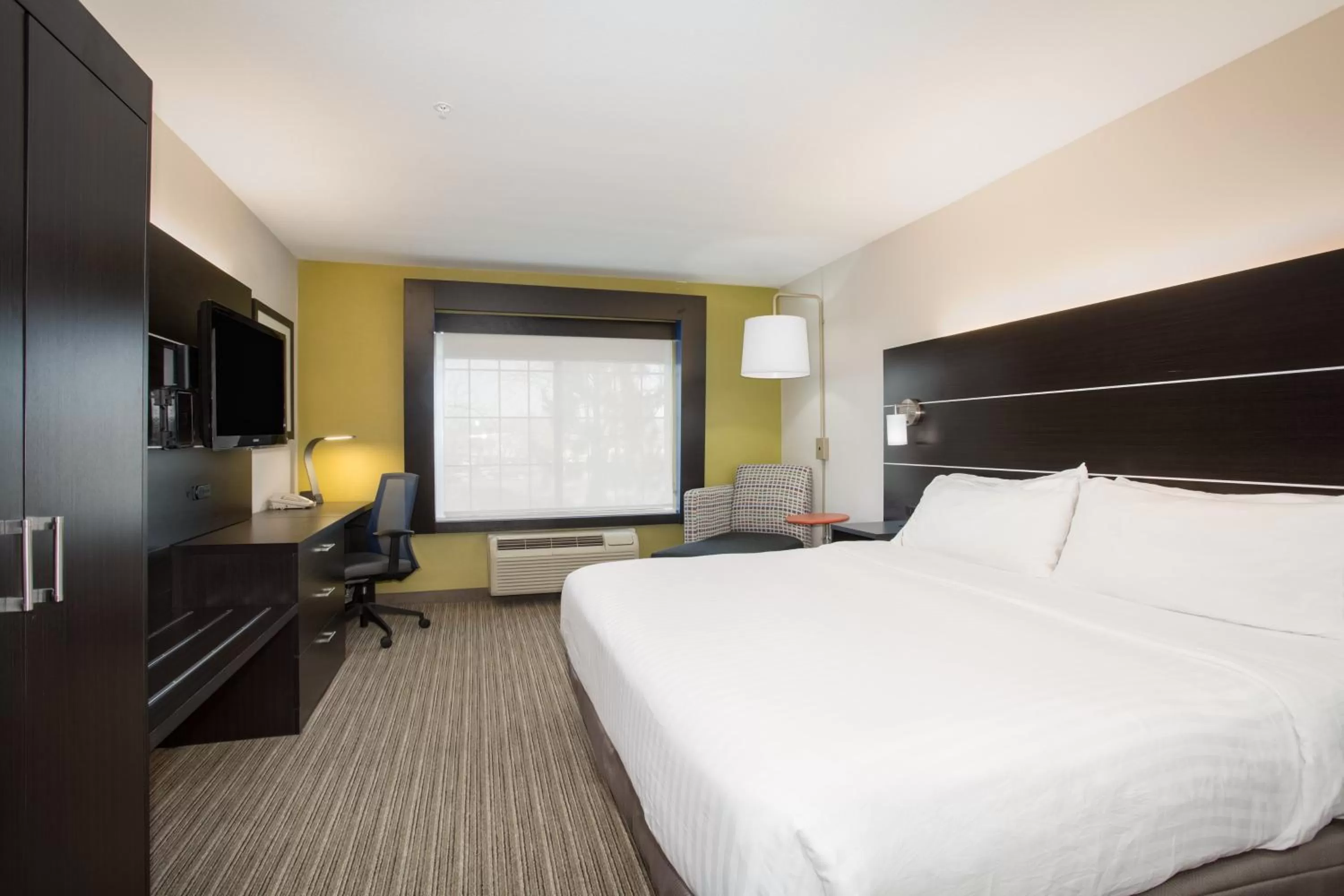 Photo of the whole room, Bed in Holiday Inn Express & Suites Ft Collins by IHG