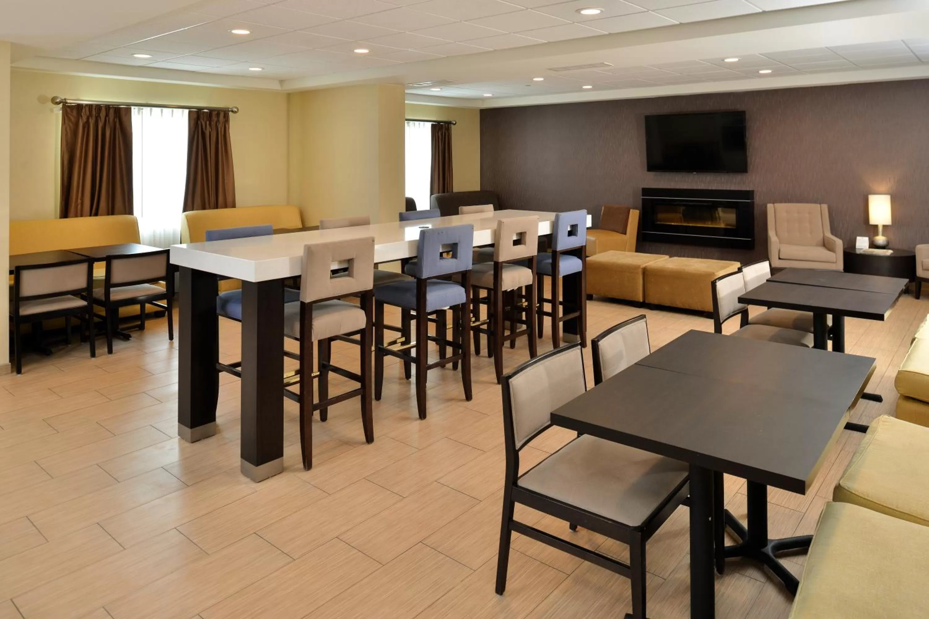 Breakfast in Holiday Inn Express & Suites Peekskill-Lower Hudson Valley by IHG