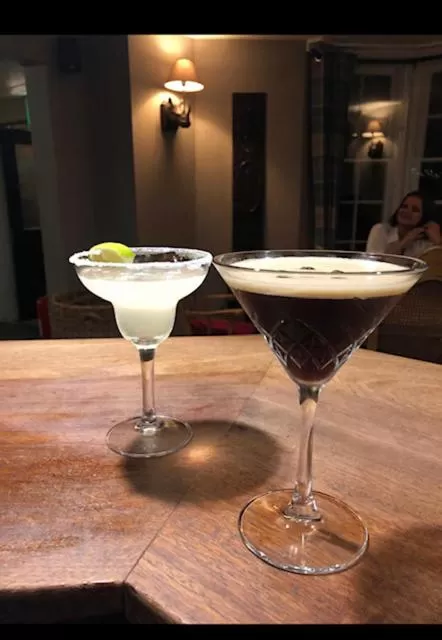 Alcoholic drinks in The Compasses Inn