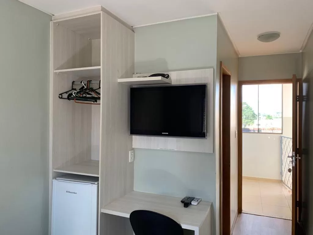 TV and multimedia, TV/Entertainment Center in Hotel Central de Anápolis