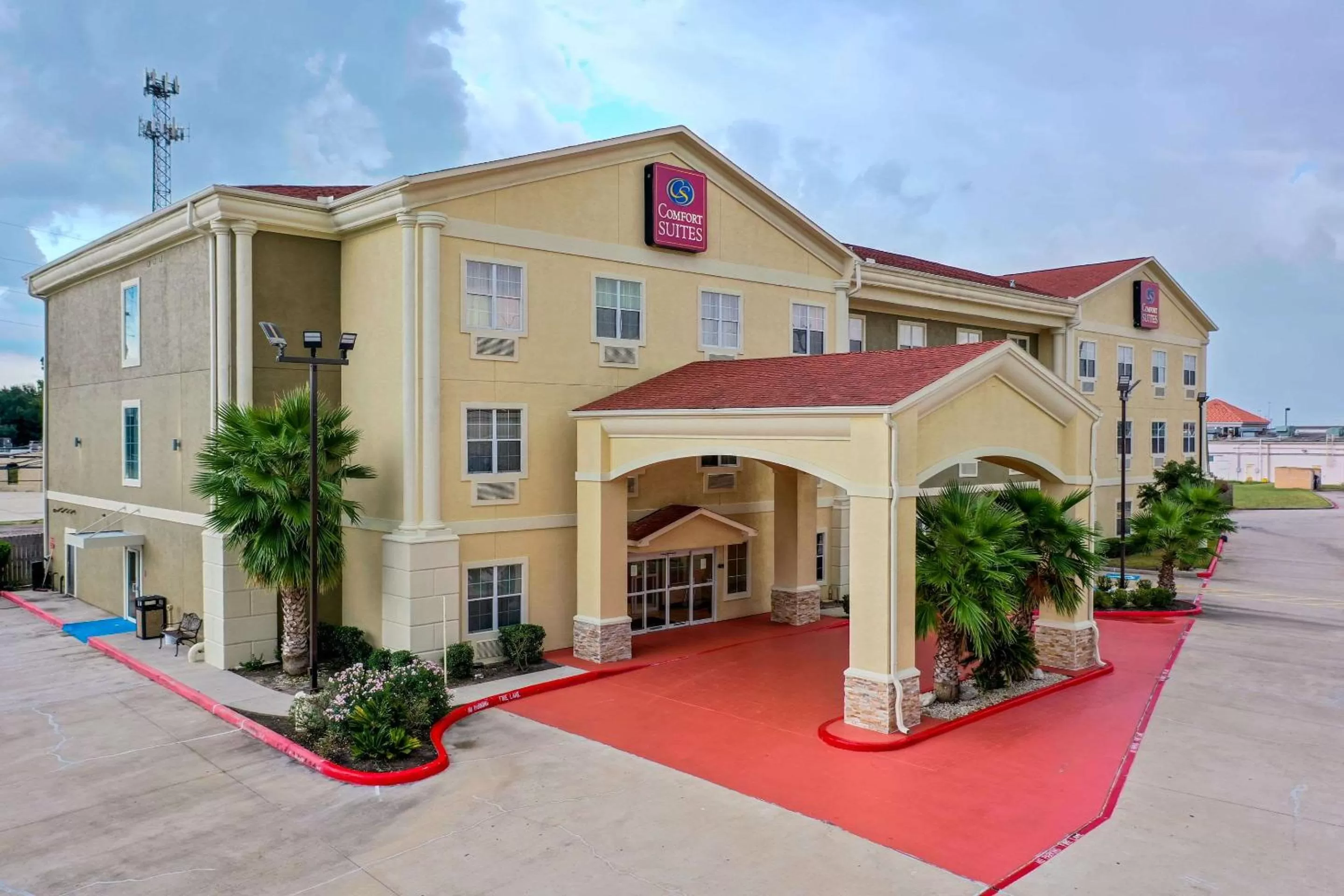 Property building in Comfort Suites Tomball Medical Center