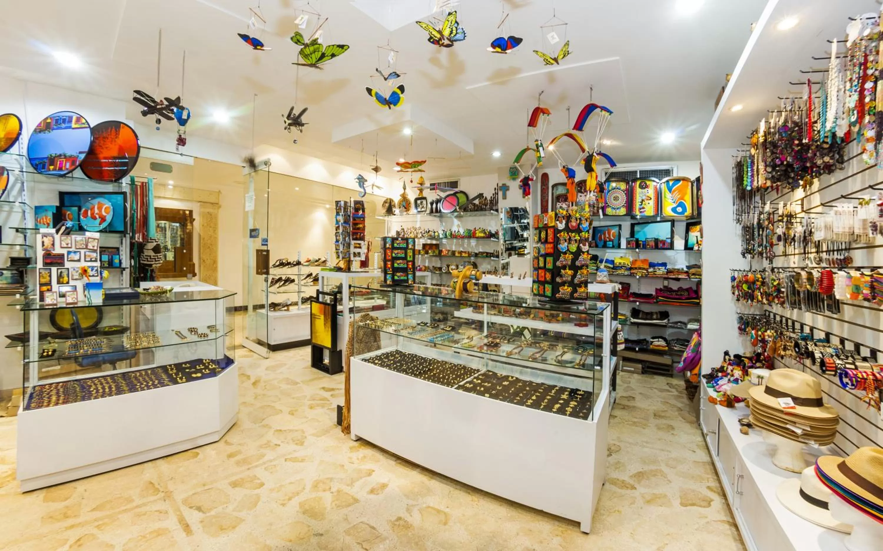 On-site shops in Hotel Almirante Cartagena Colombia