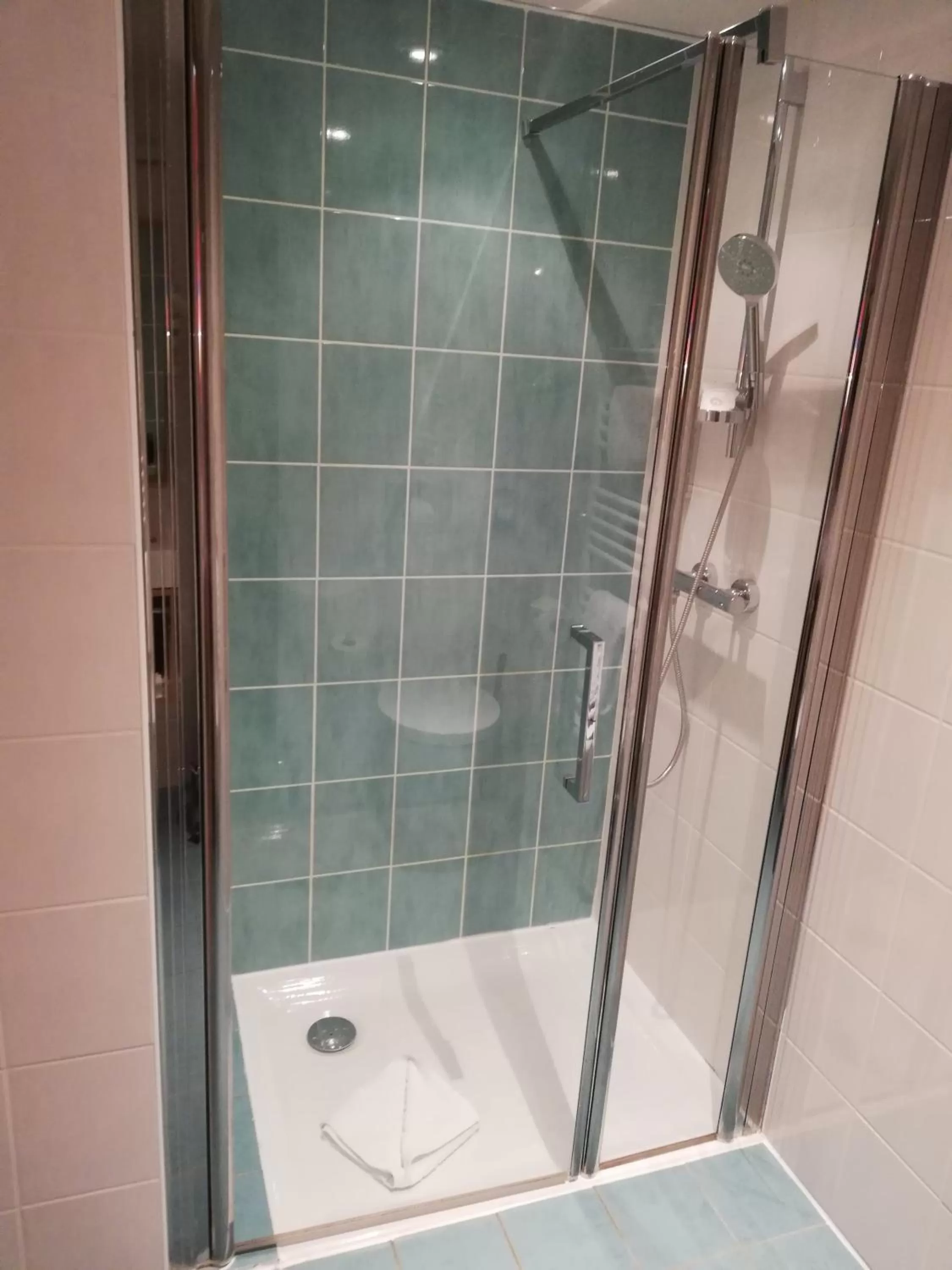 Bathroom in Best Western Hotel du Mucem