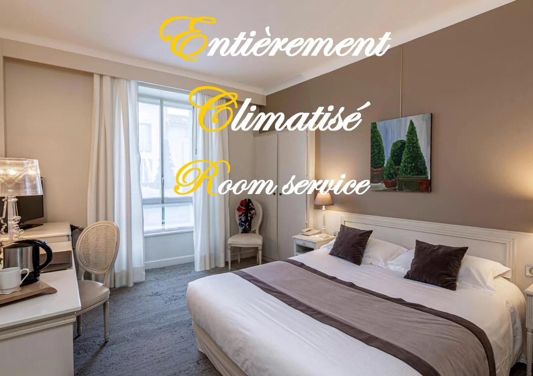 Photo of the whole room, Bed in Best Western Grand Hotel de Bordeaux