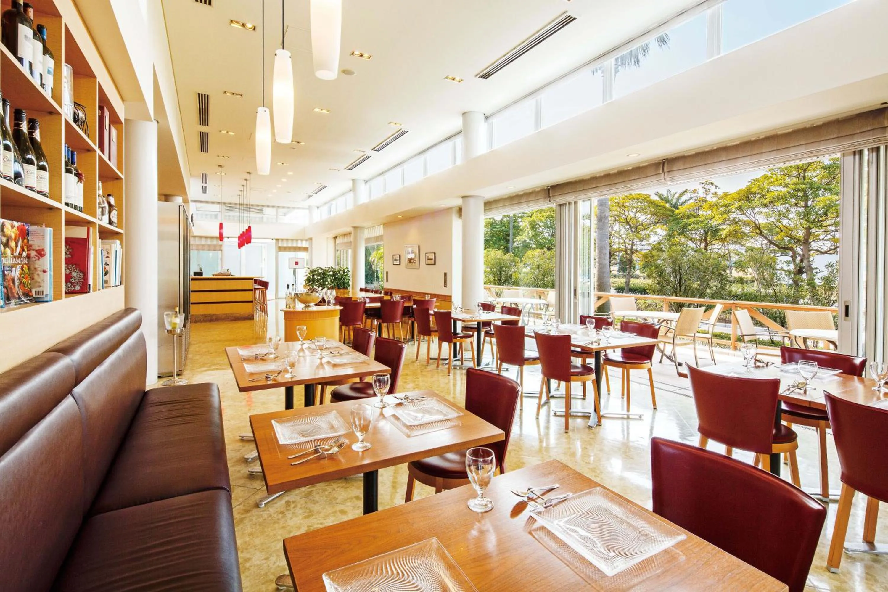 Restaurant/places to eat in Hotel Emion Tokyo Bay