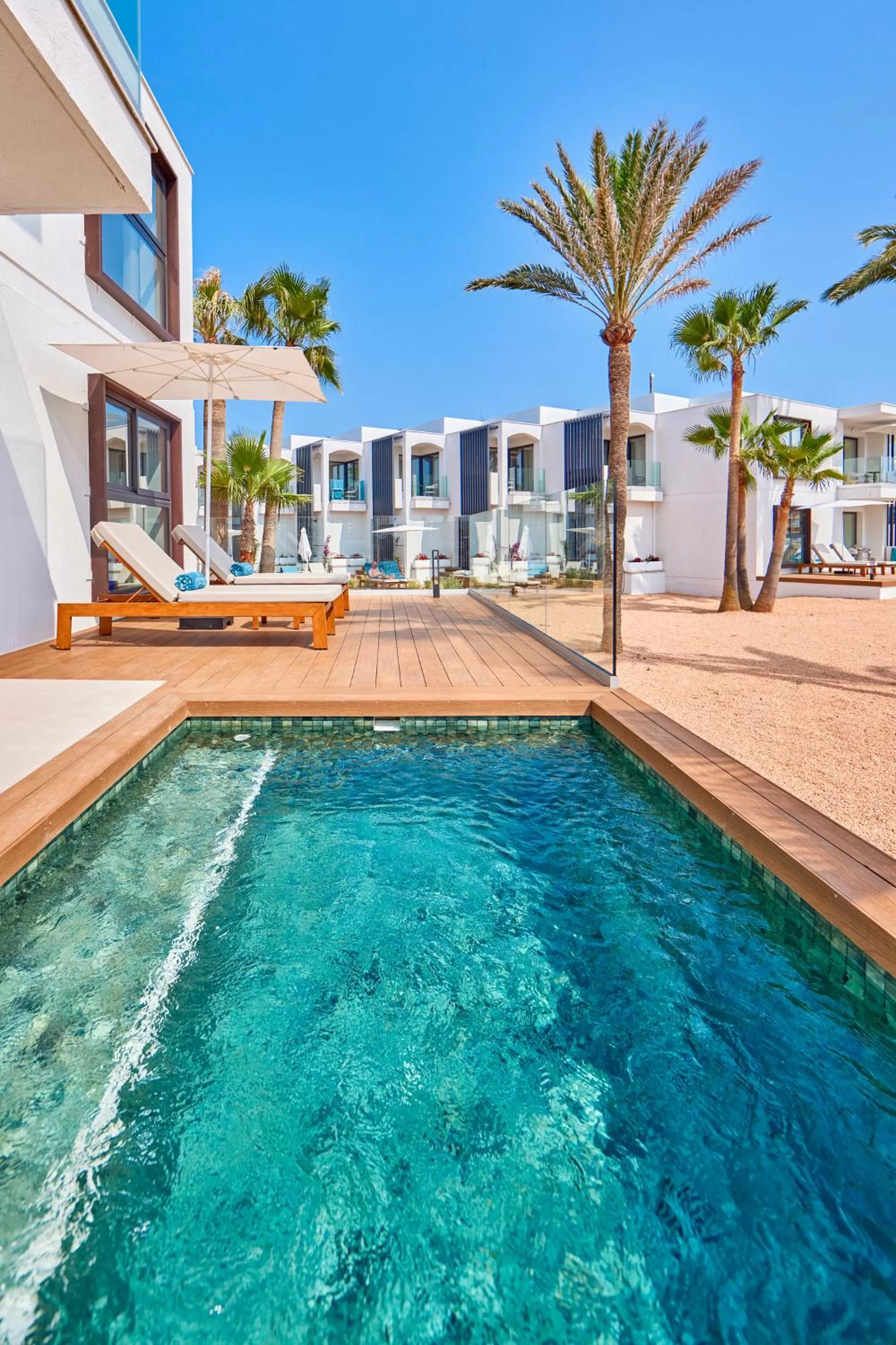 Swimming pool in Universal Grand León & Spa