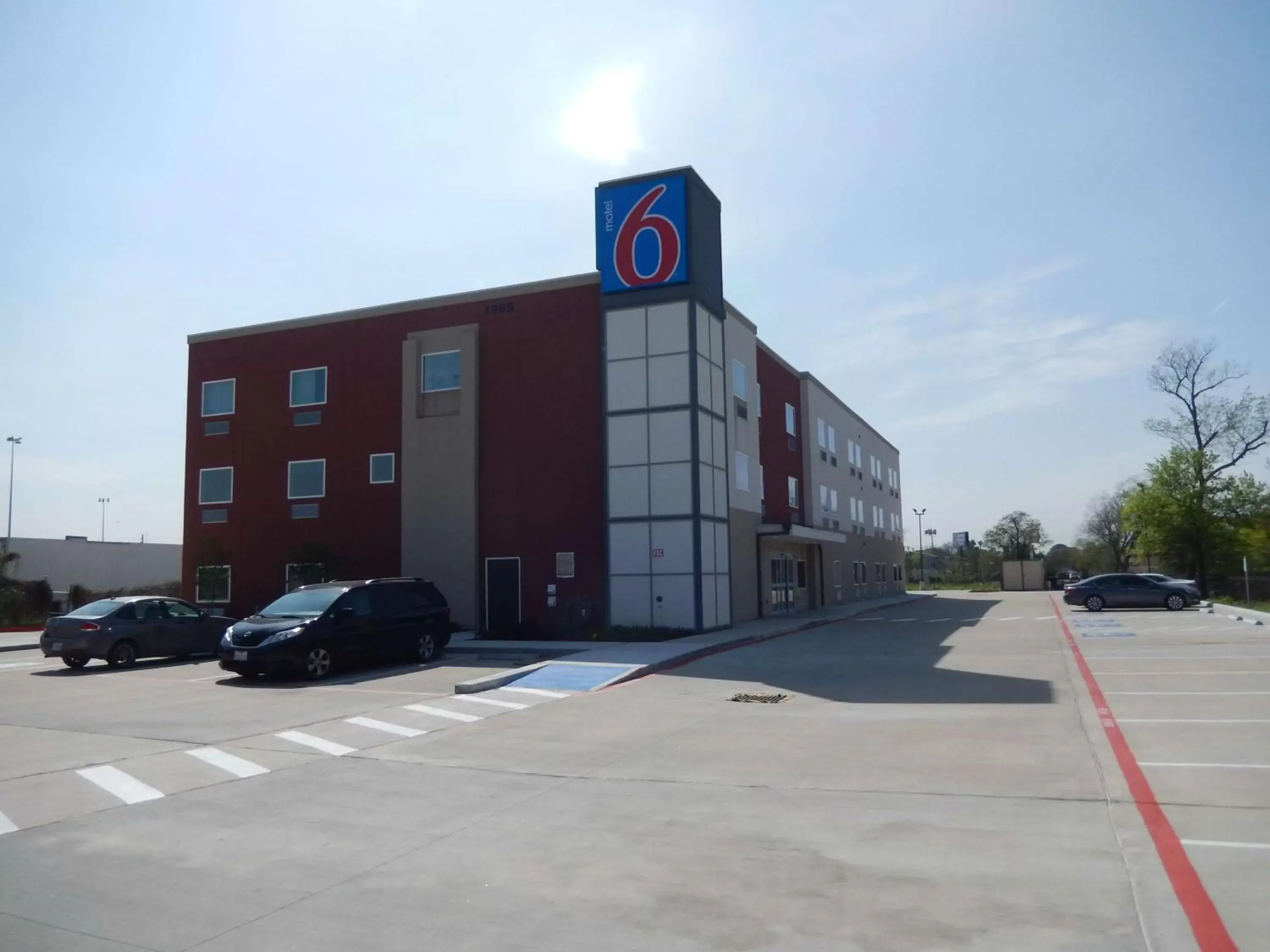 Property Building in Motel 6-Houston, TX - Downtown North Property Building in Motel 6-Houston, TX - Downtown North