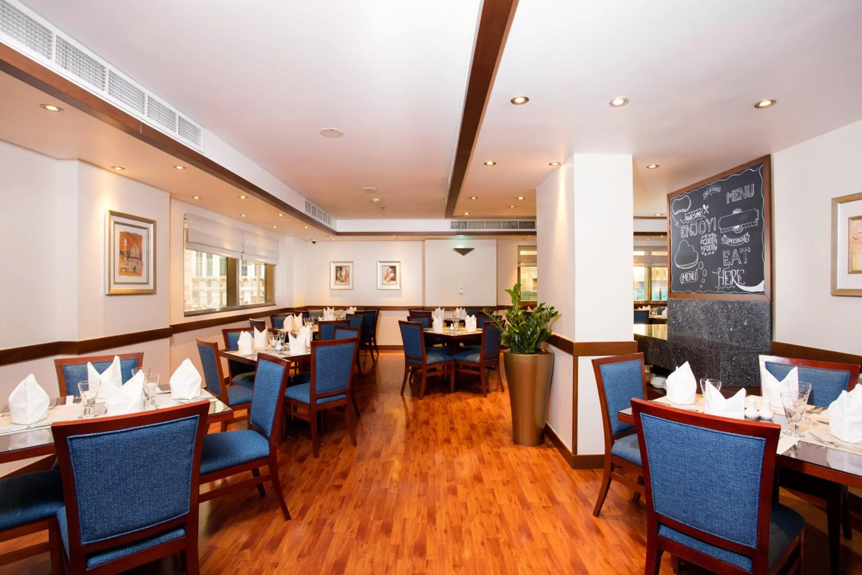 Restaurant/places to eat in Al Rawda Arjaan by Rotana, Abu Dhabi