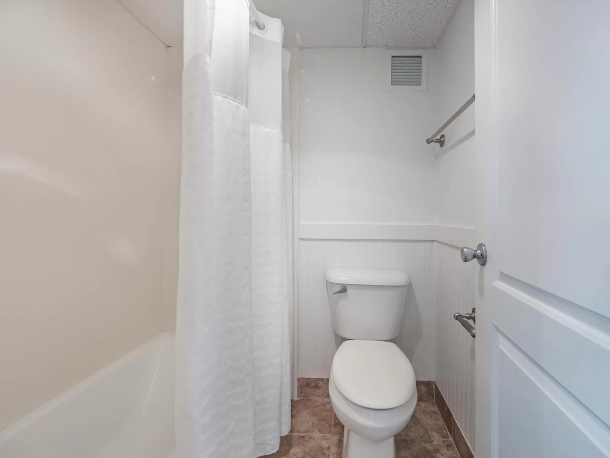 Property building, Bathroom in The Waterway Pet Friendly by Carolina Retreats