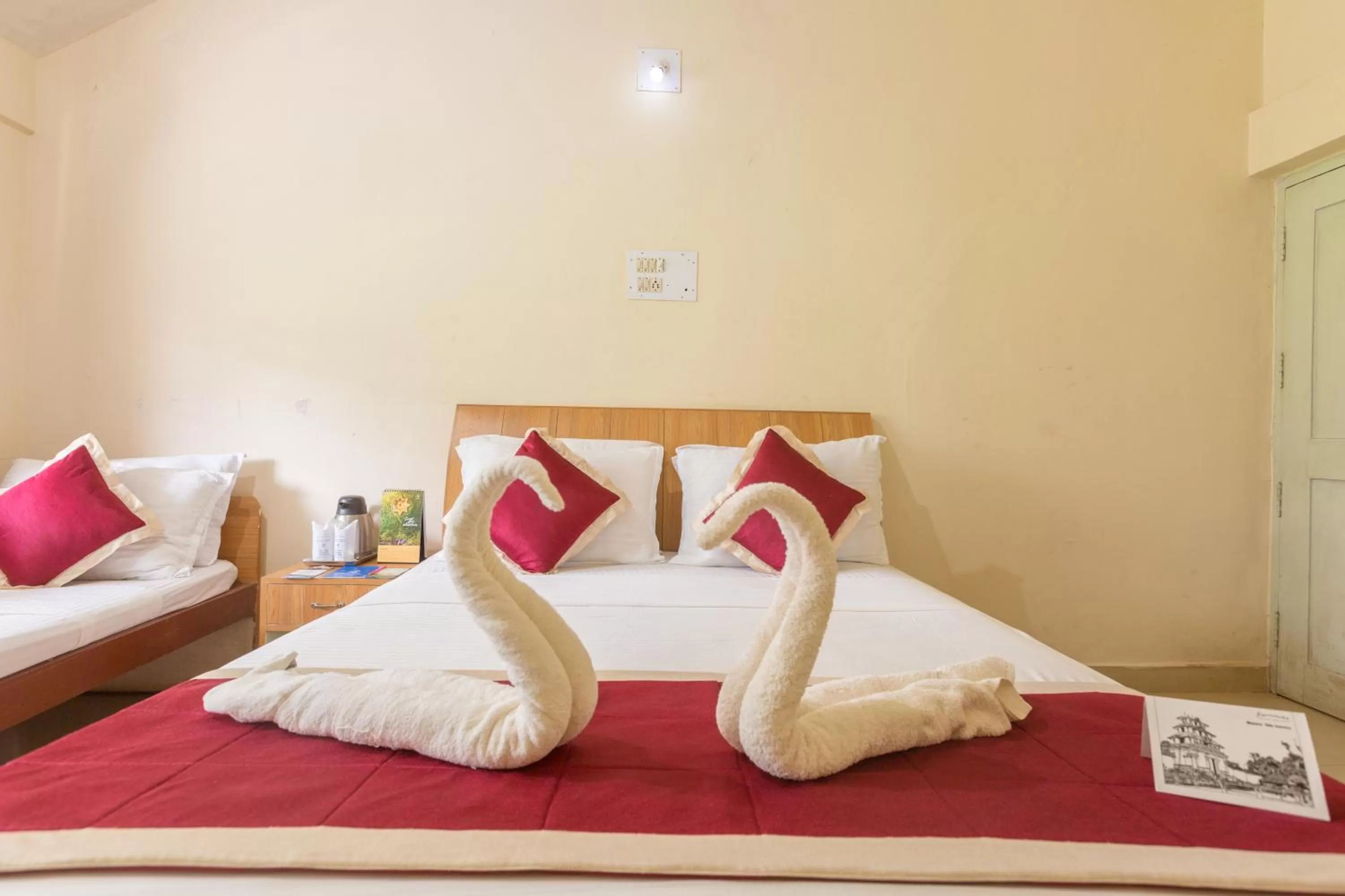 Bed in KSTDC Hotel Mayura TalaKaveri, Bhagamandala