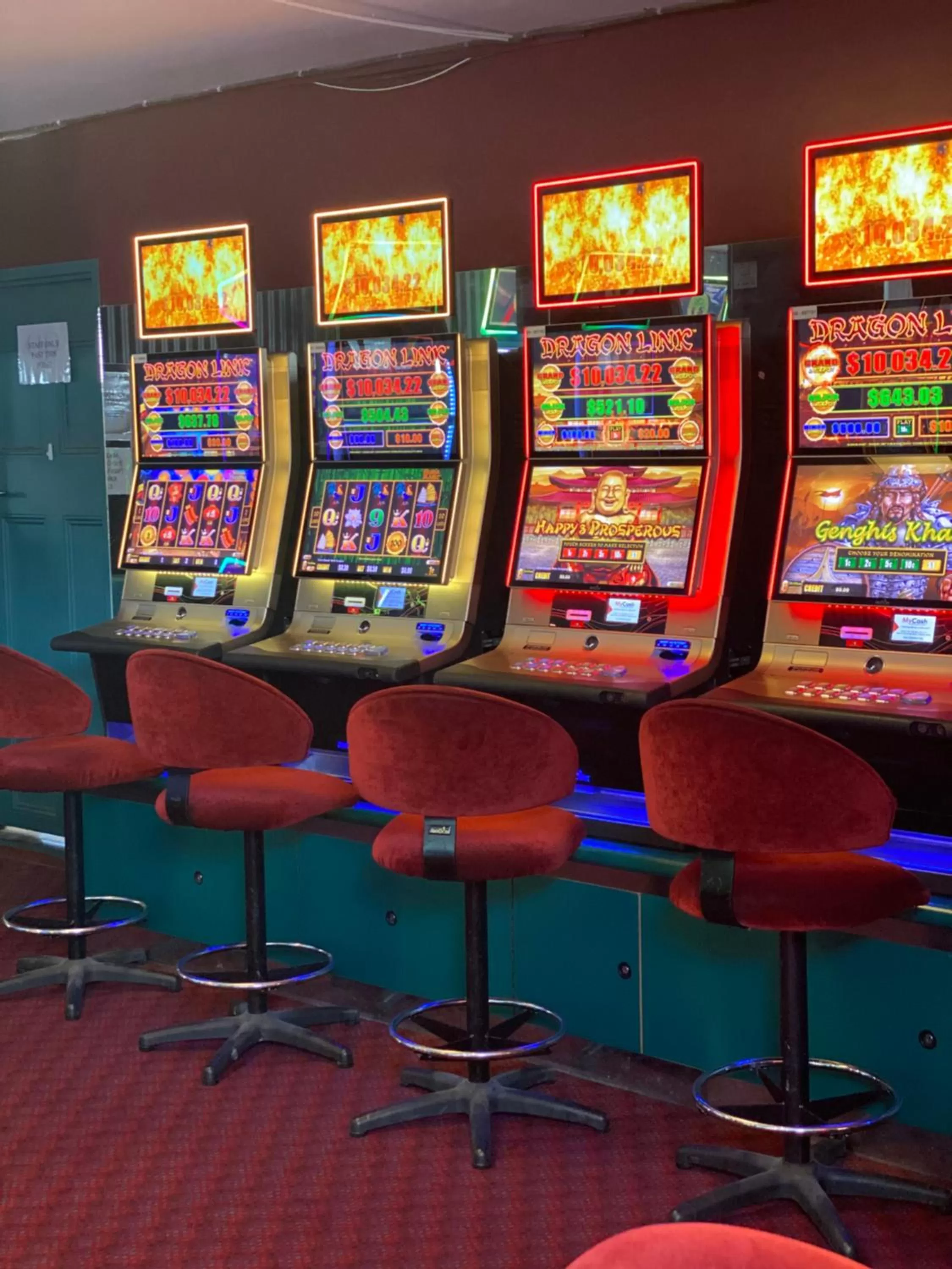 Queensport Tavern And Motel