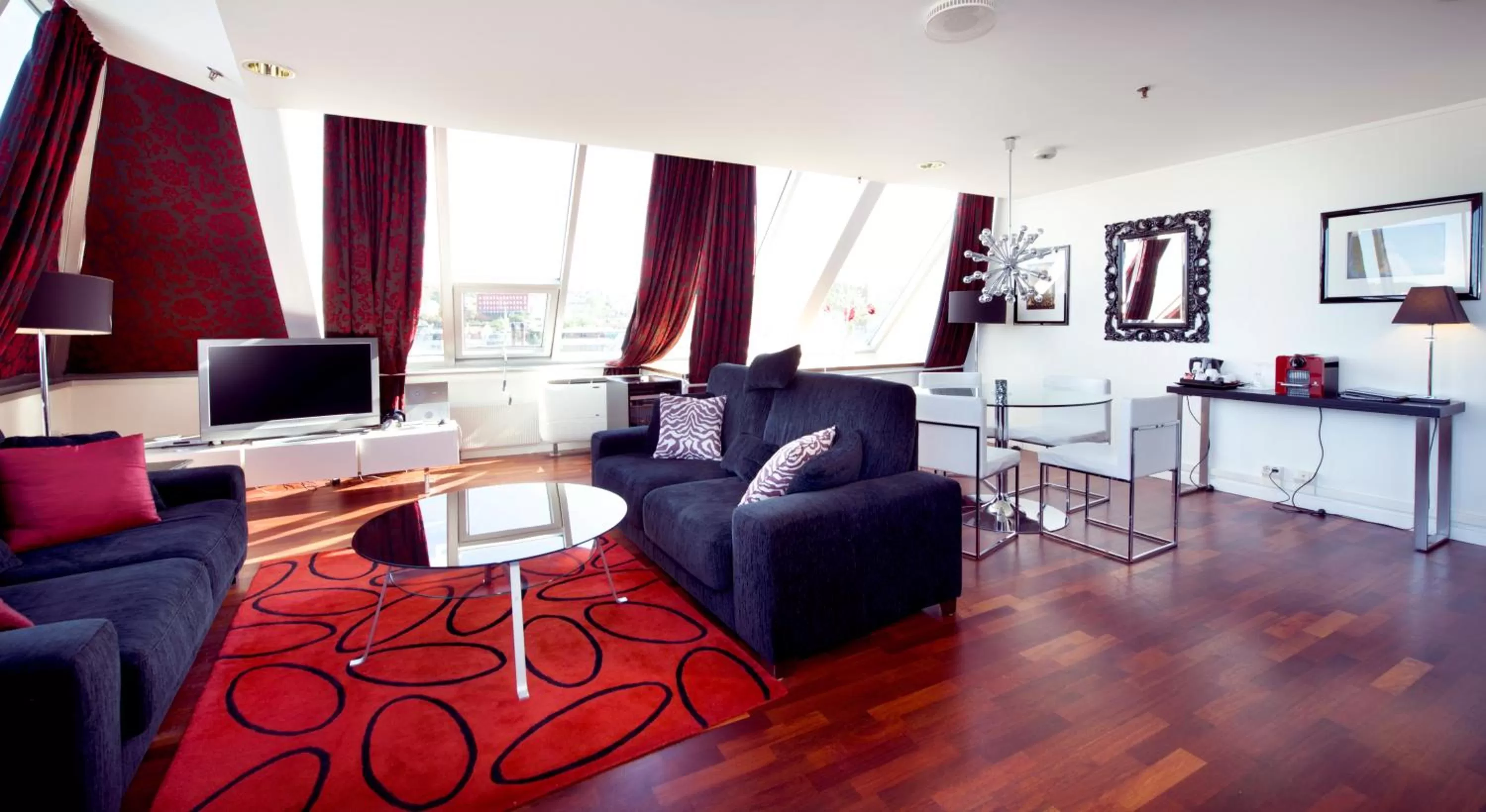 TV and multimedia in Home Hotel Grand Olav