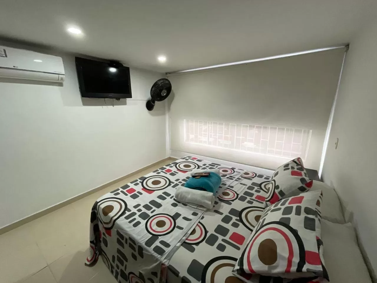 Photo of the whole room, Bed in Lindos apartaestudios y habitaciones en Ibague
