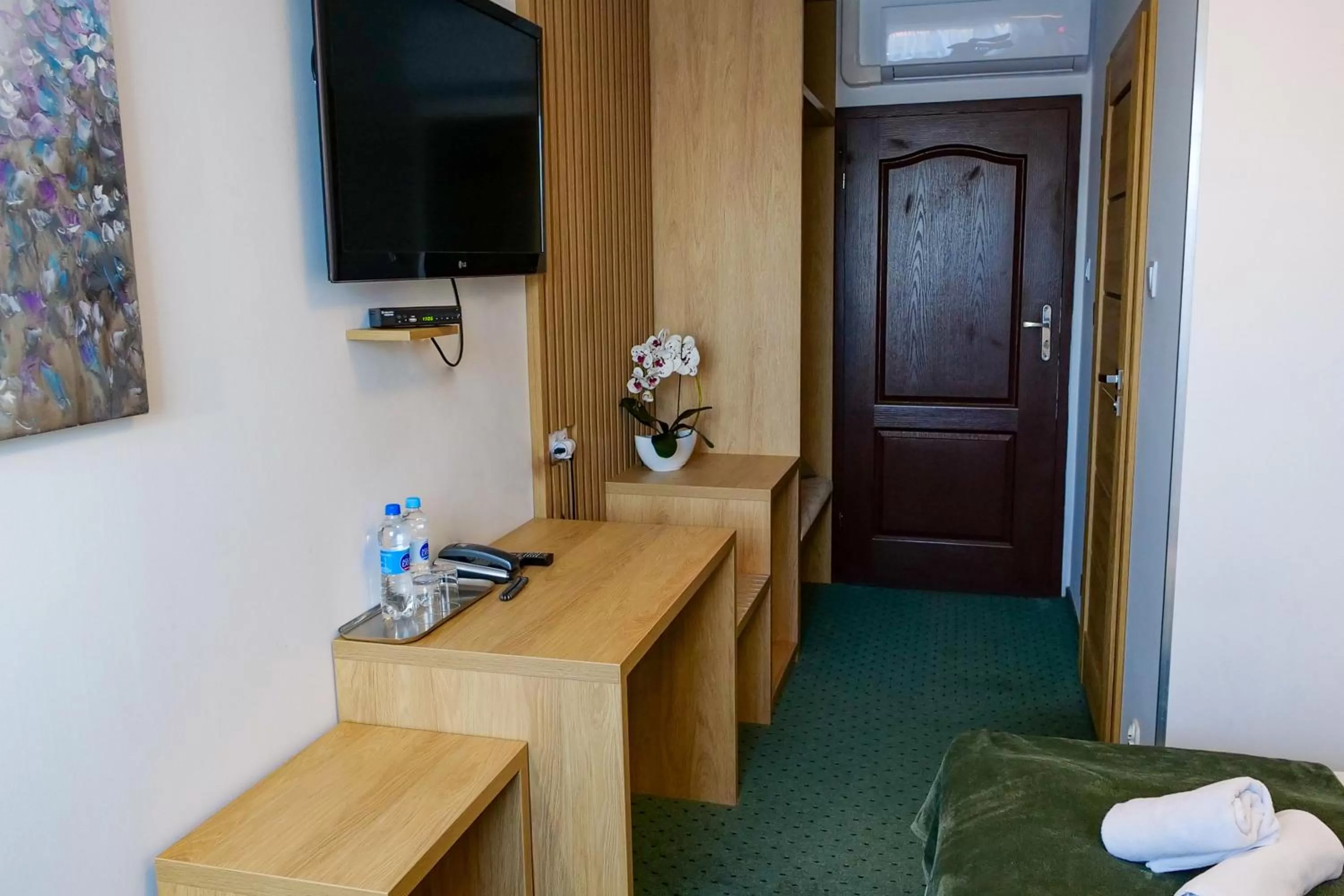 TV/Entertainment Center in Hotel Duet