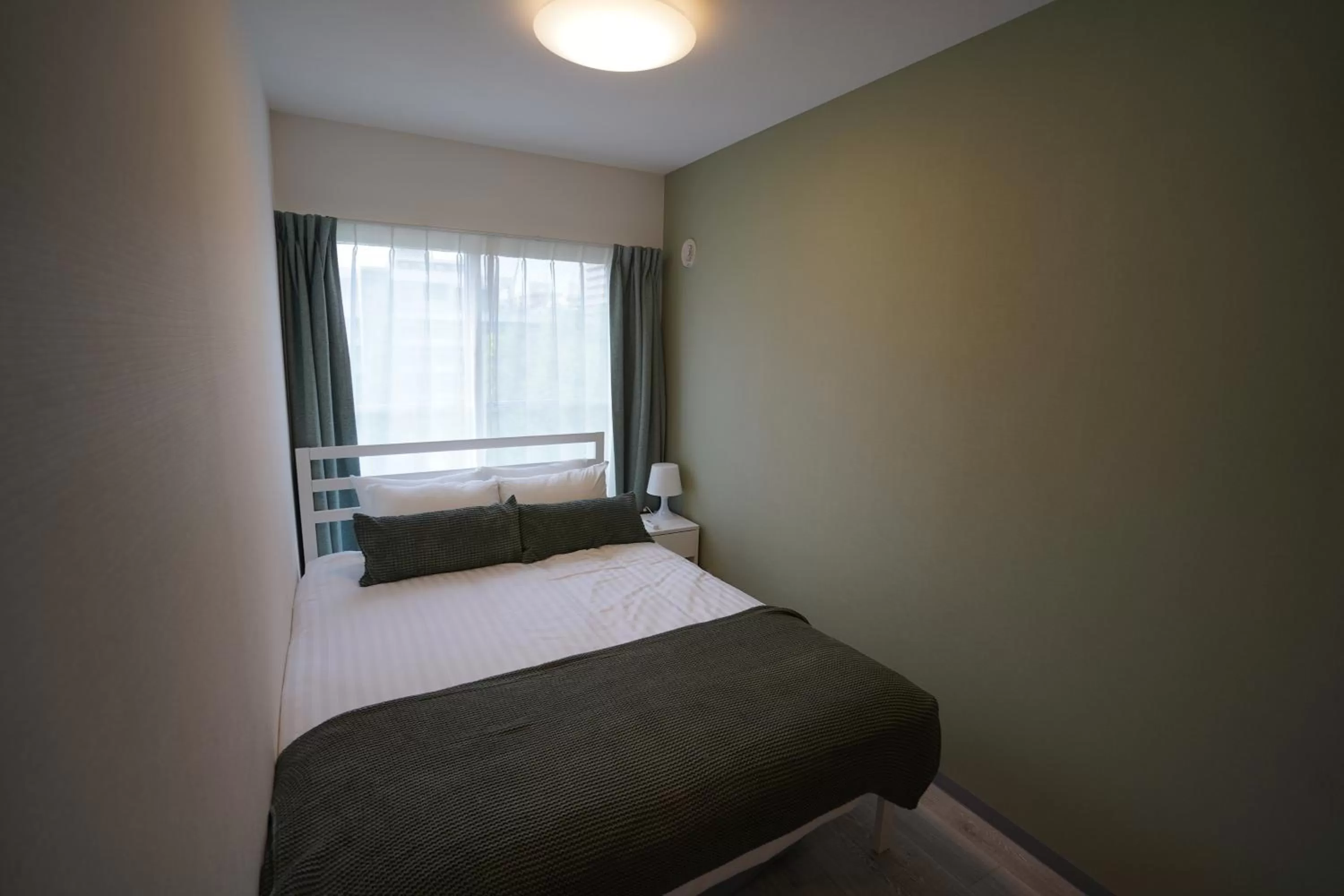 Bed in Glass Shiseikan