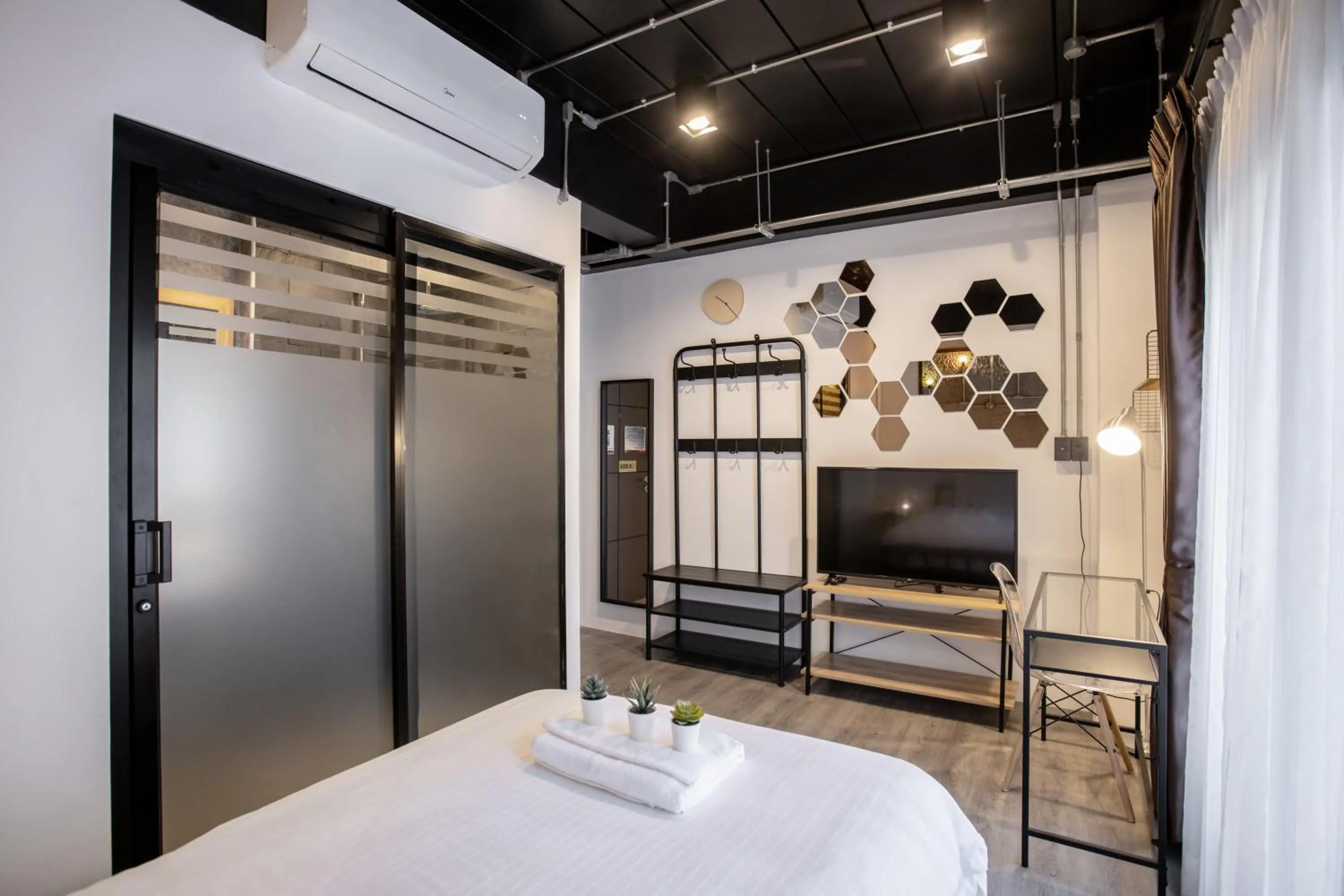 TV and multimedia, Bed in My Loft Hotel SHA