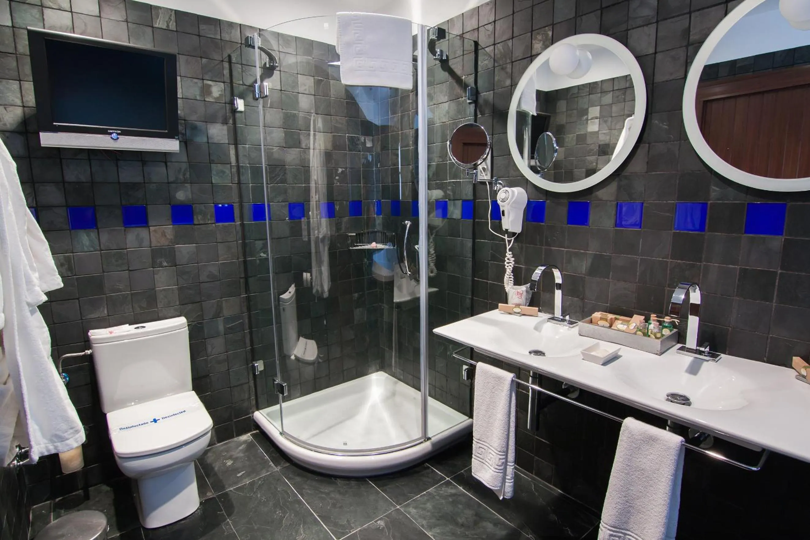 Shower in Complejo Turístico La Garganta