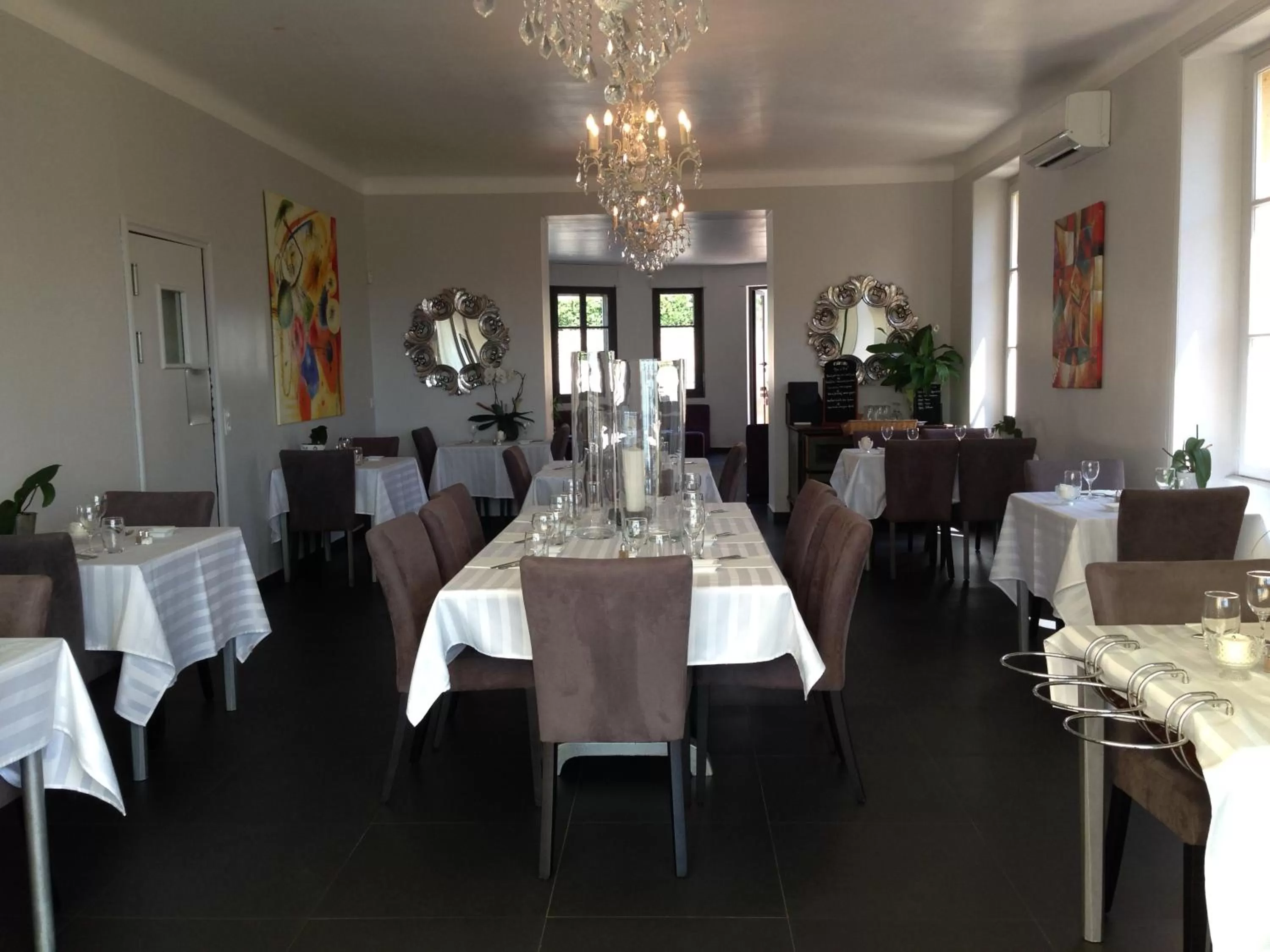 Restaurant/places to eat in Hotel La Cigale