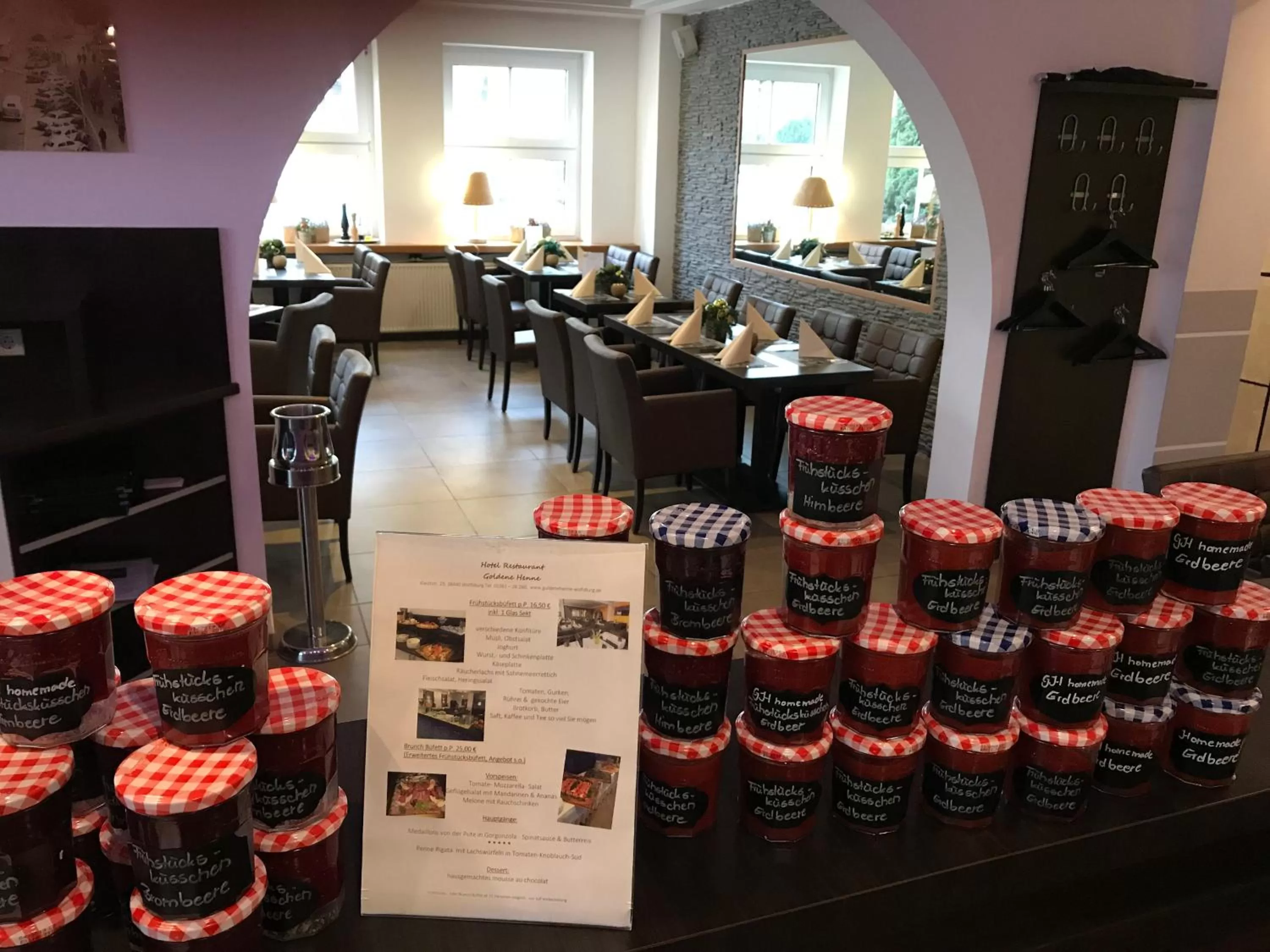 Buffet breakfast in Boutique Hotel Goldene Henne