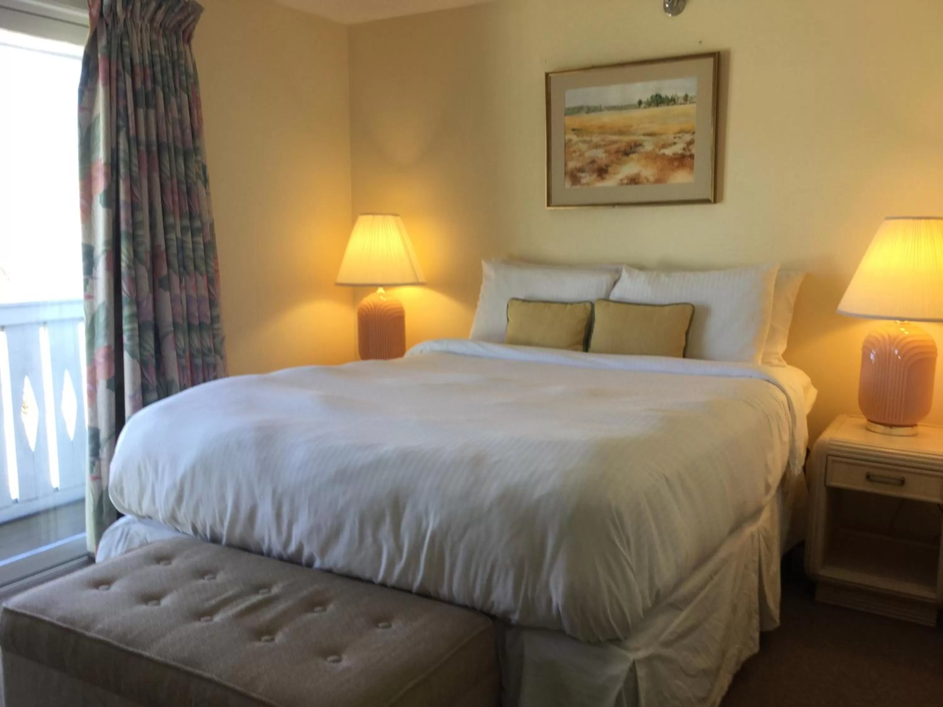 Bedroom, Bed in The Beach Rose Inn