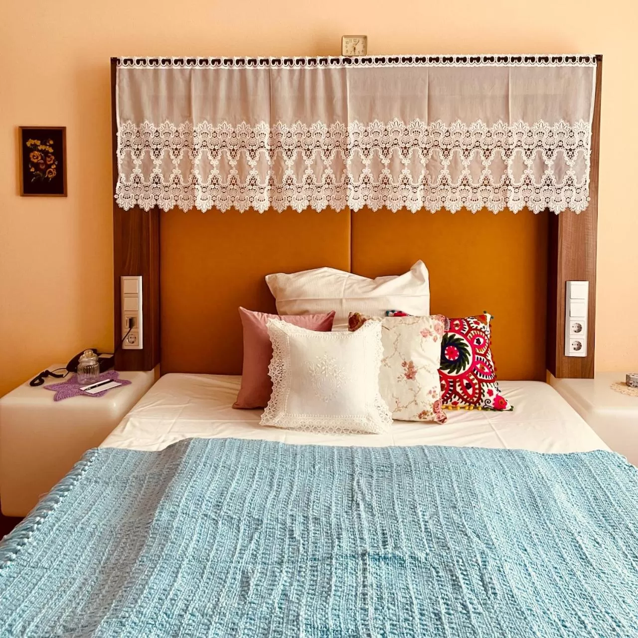 Bed in Tante ALMA's Mannheimer Hotel