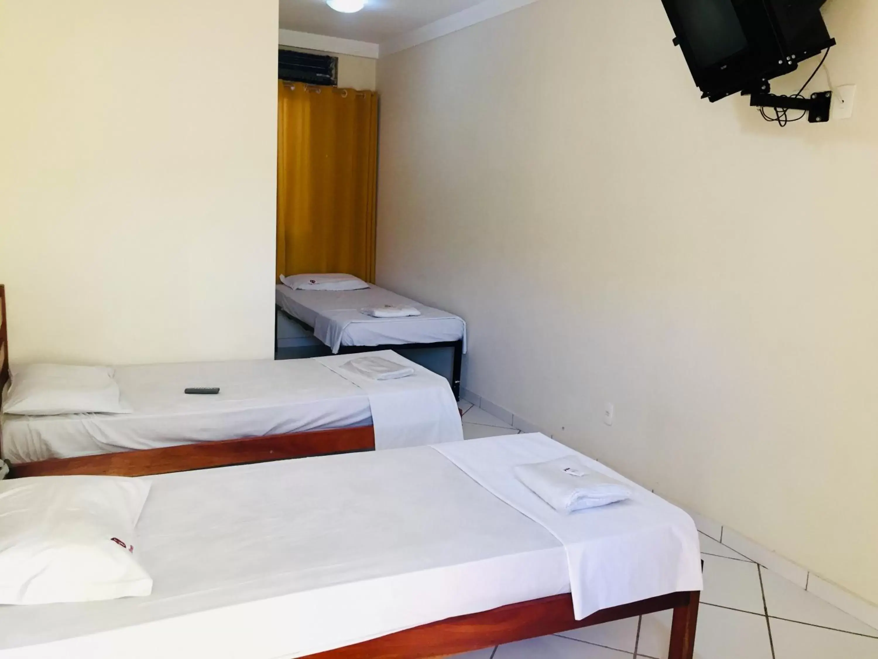 Standard Triple Room in Hotel Oliveira - By UP Hotel Standard Triple Room in Hotel Oliveira - By UP Hotel