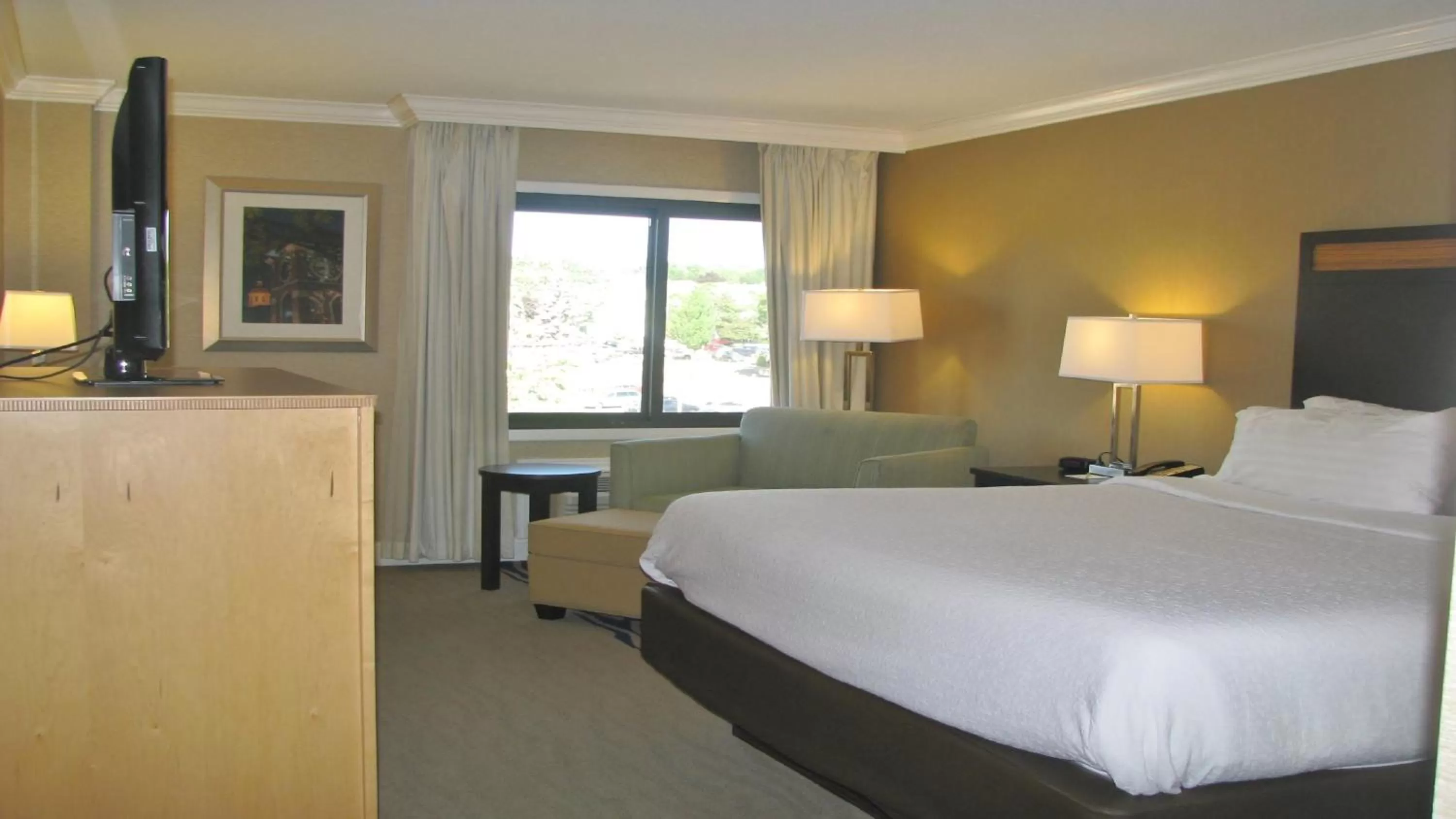 Photo of the whole room, Bed in Doubletree By Hilton Concord Downtown