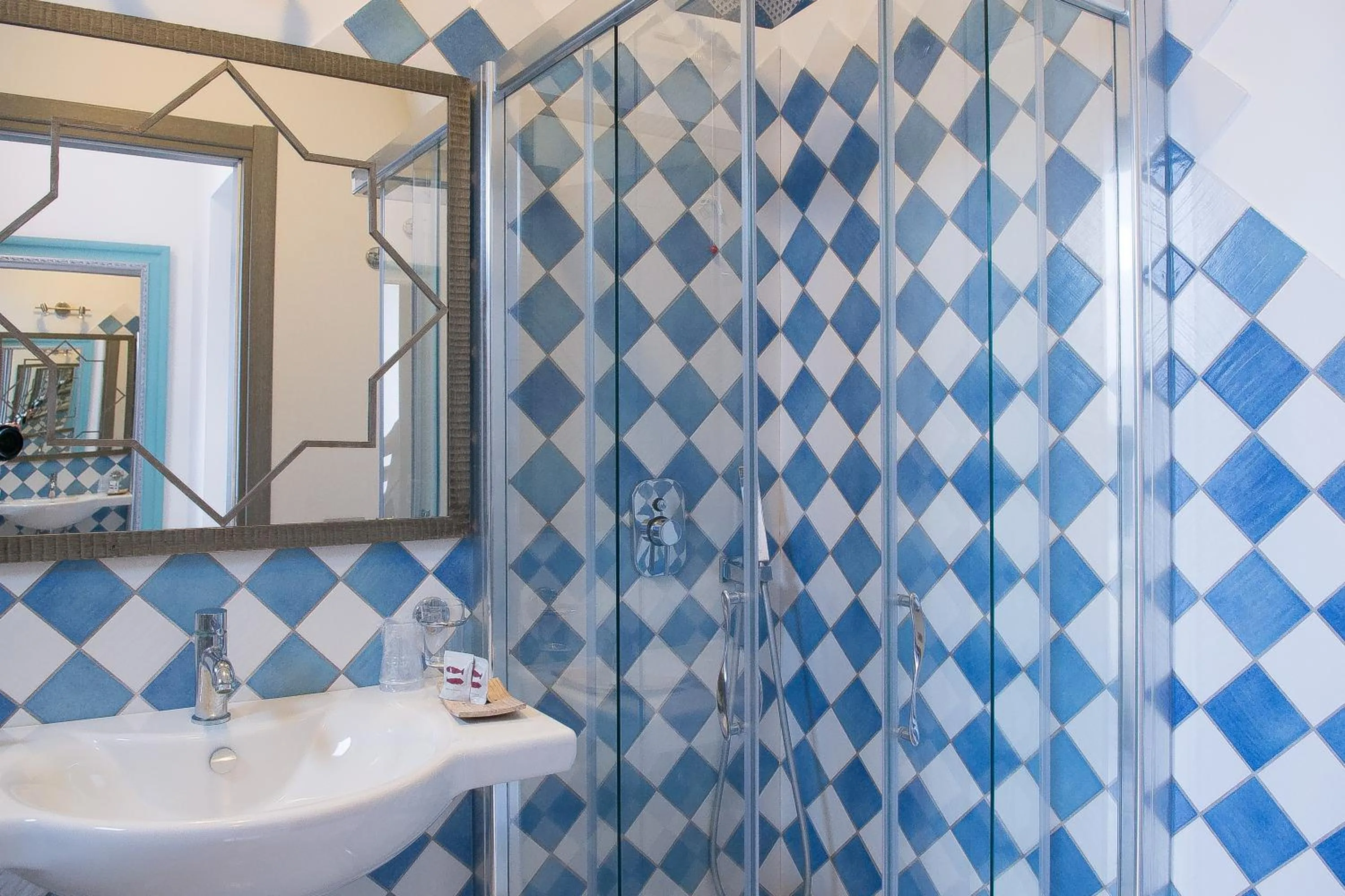 Shower in Hotel Cutimare - Aeolian Charme