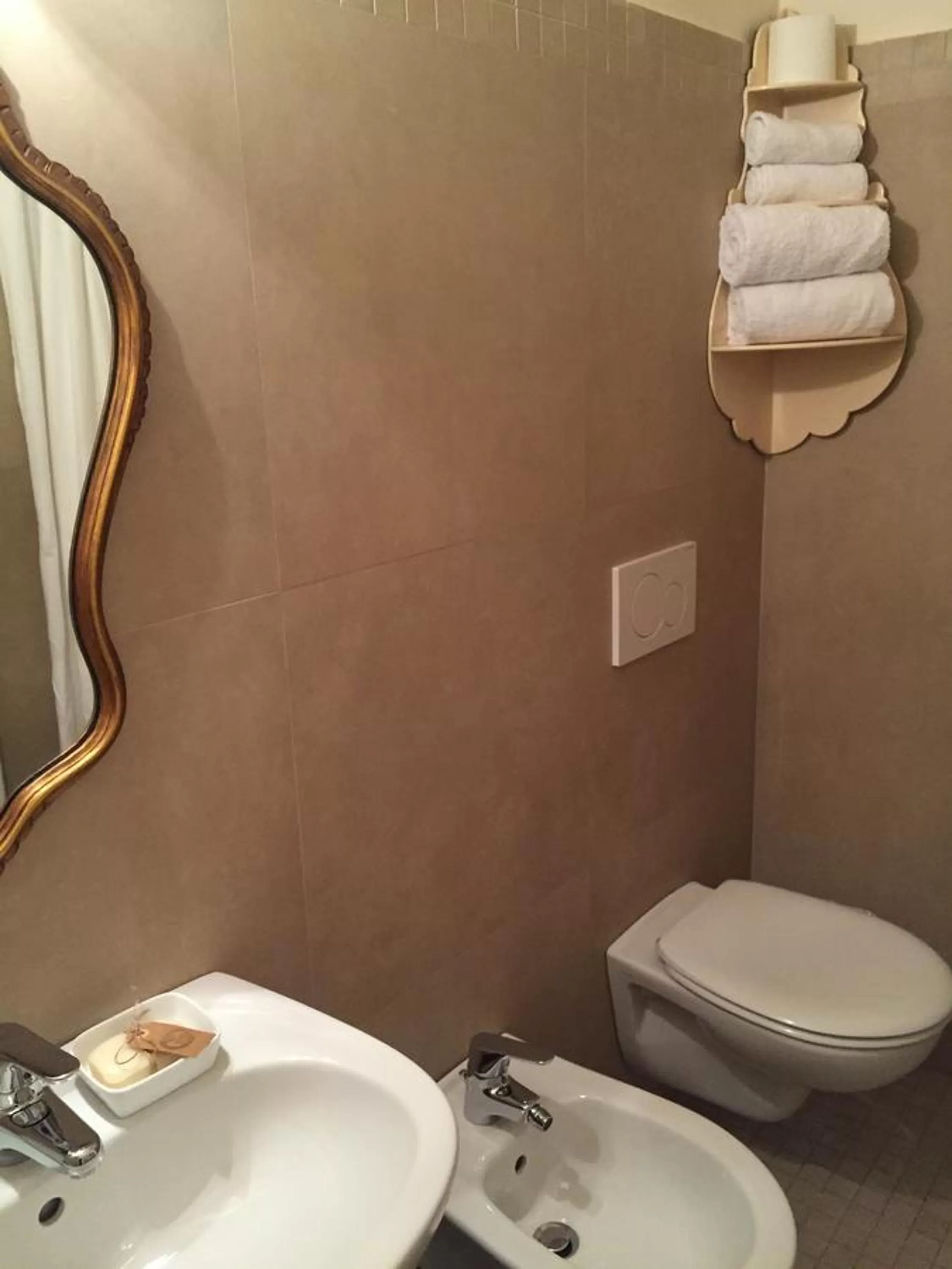 Toilet in BLQ 01boutique B&B