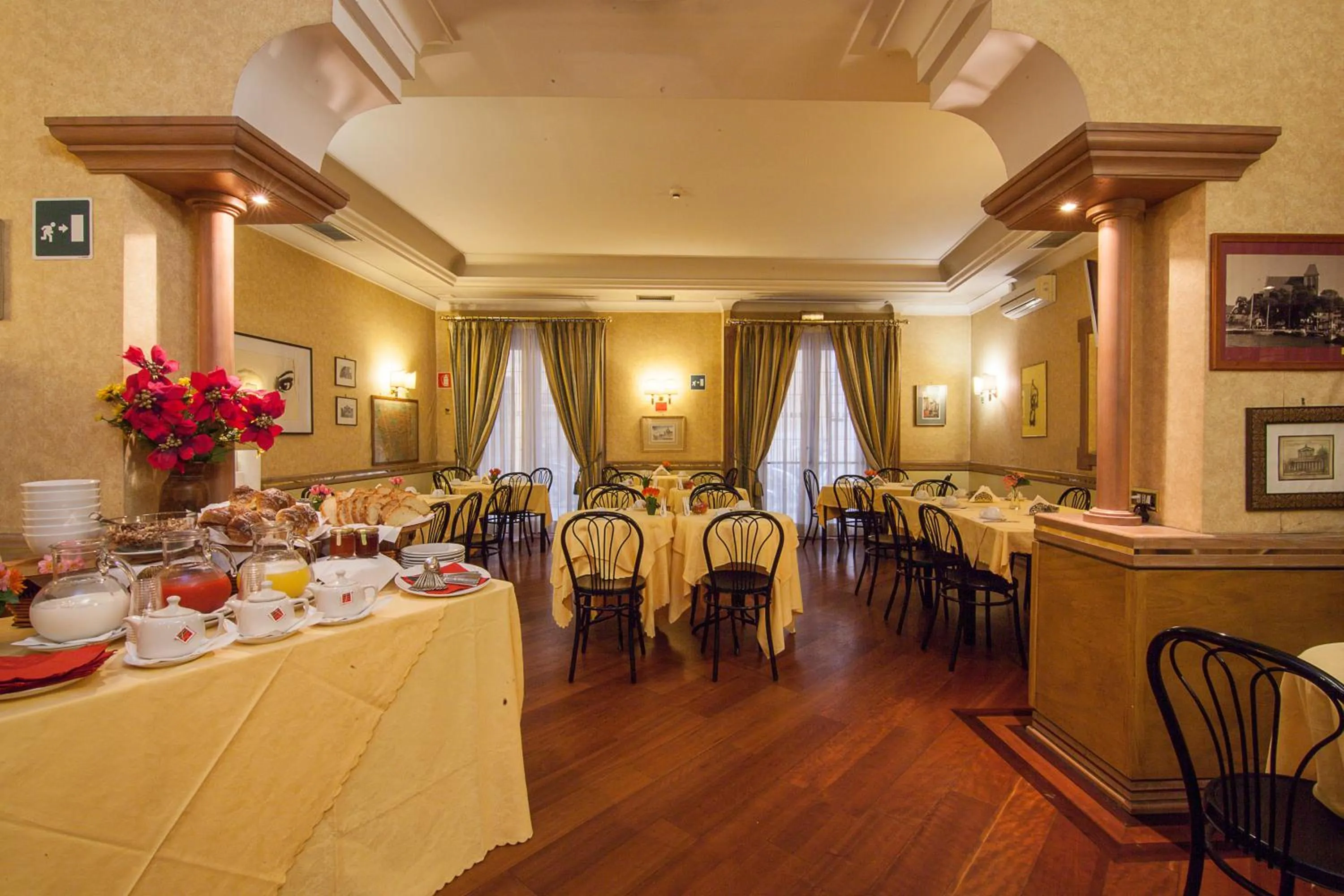 Restaurant/places to eat in Hotel Pomezia