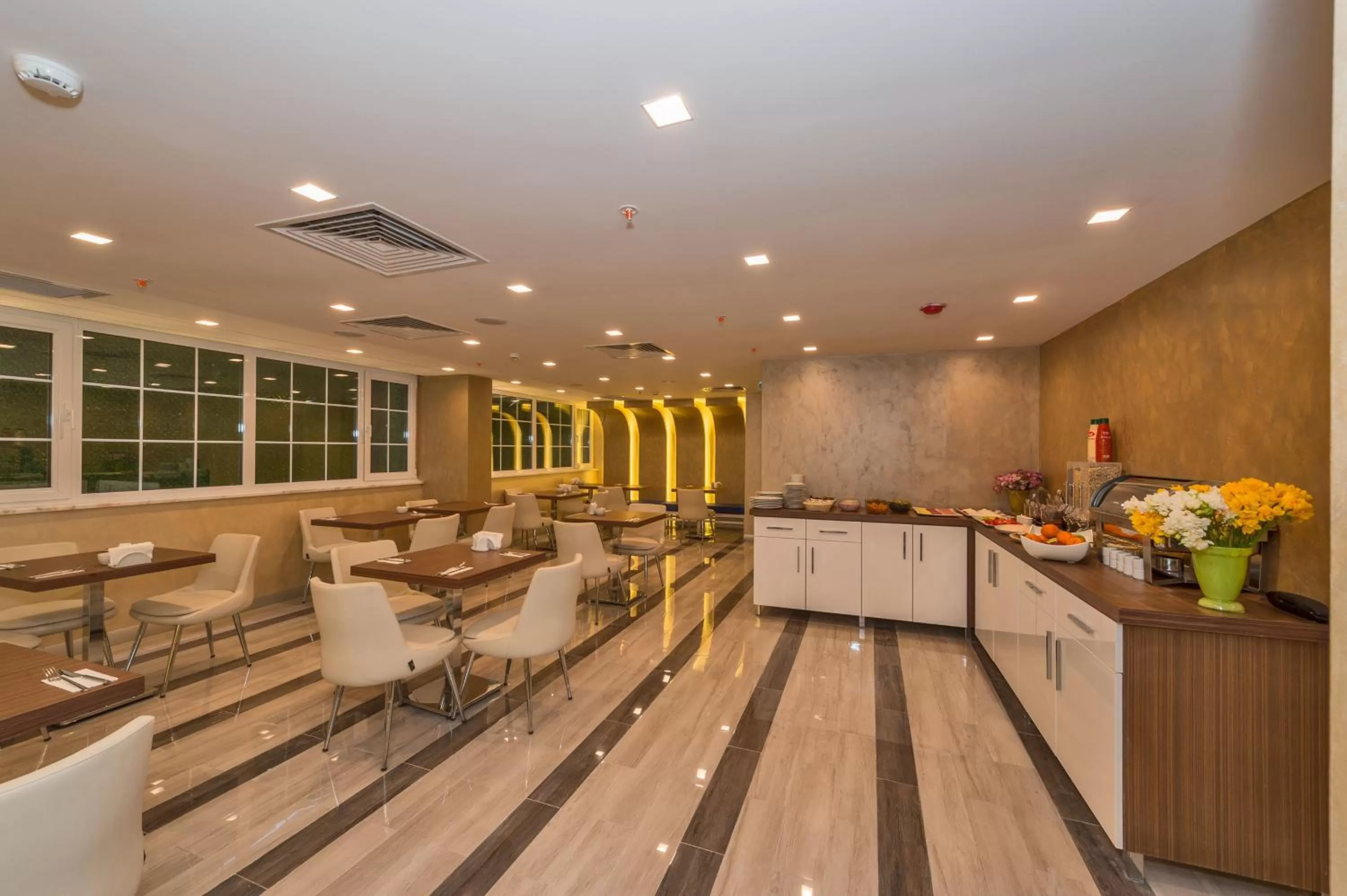 Restaurant/places to eat in Inntel Hotel Istanbul