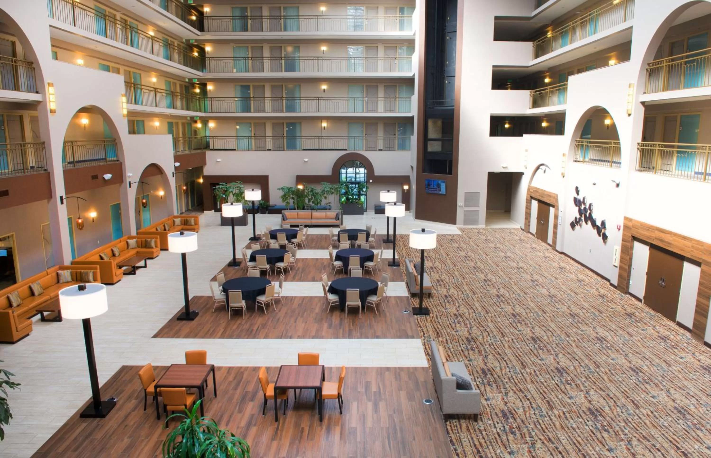 Lobby or reception in Embassy Suites by Hilton Seattle North Lynnwood
