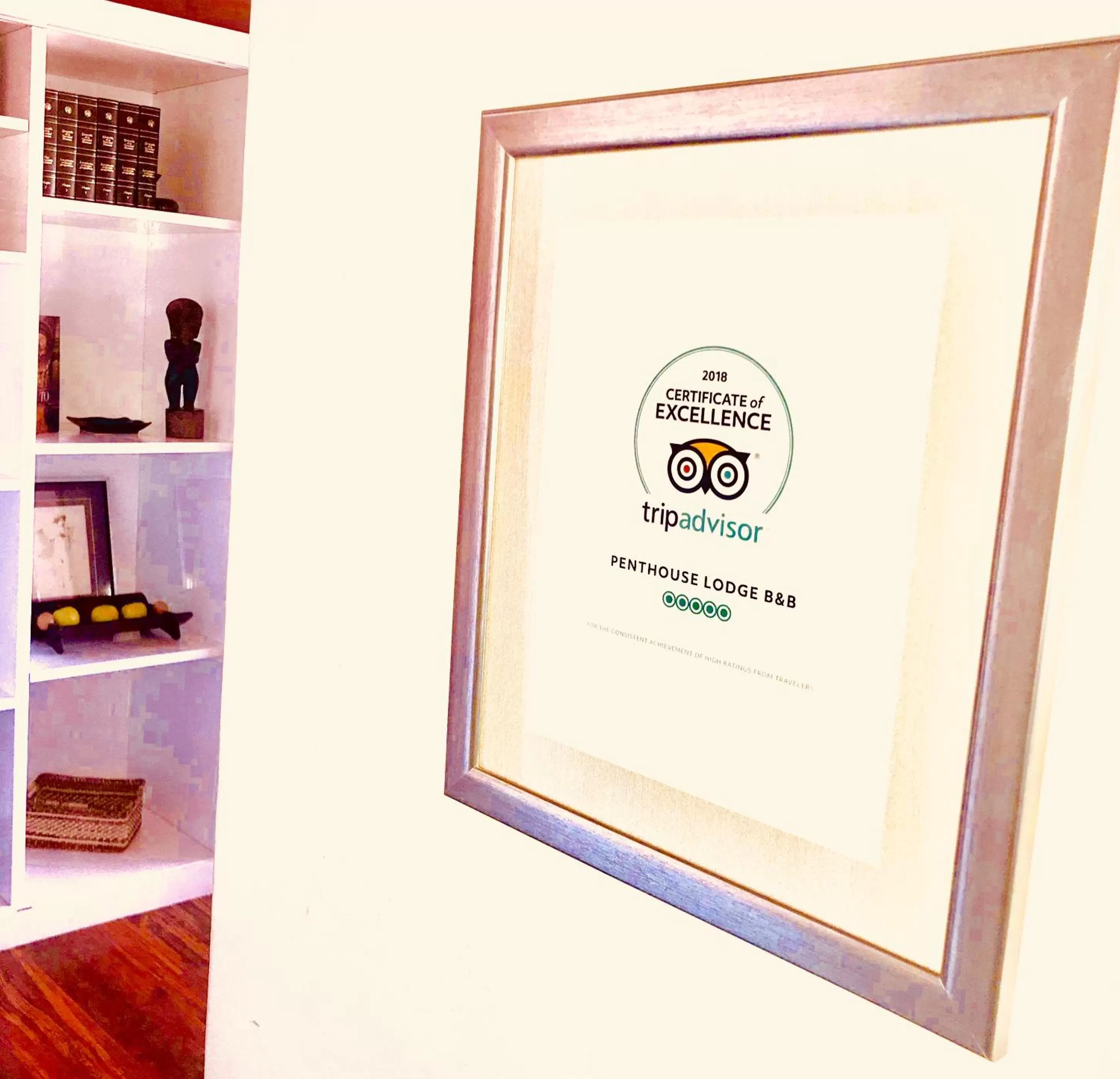 Logo/Certificate/Sign in Penthouse Lodge B&B