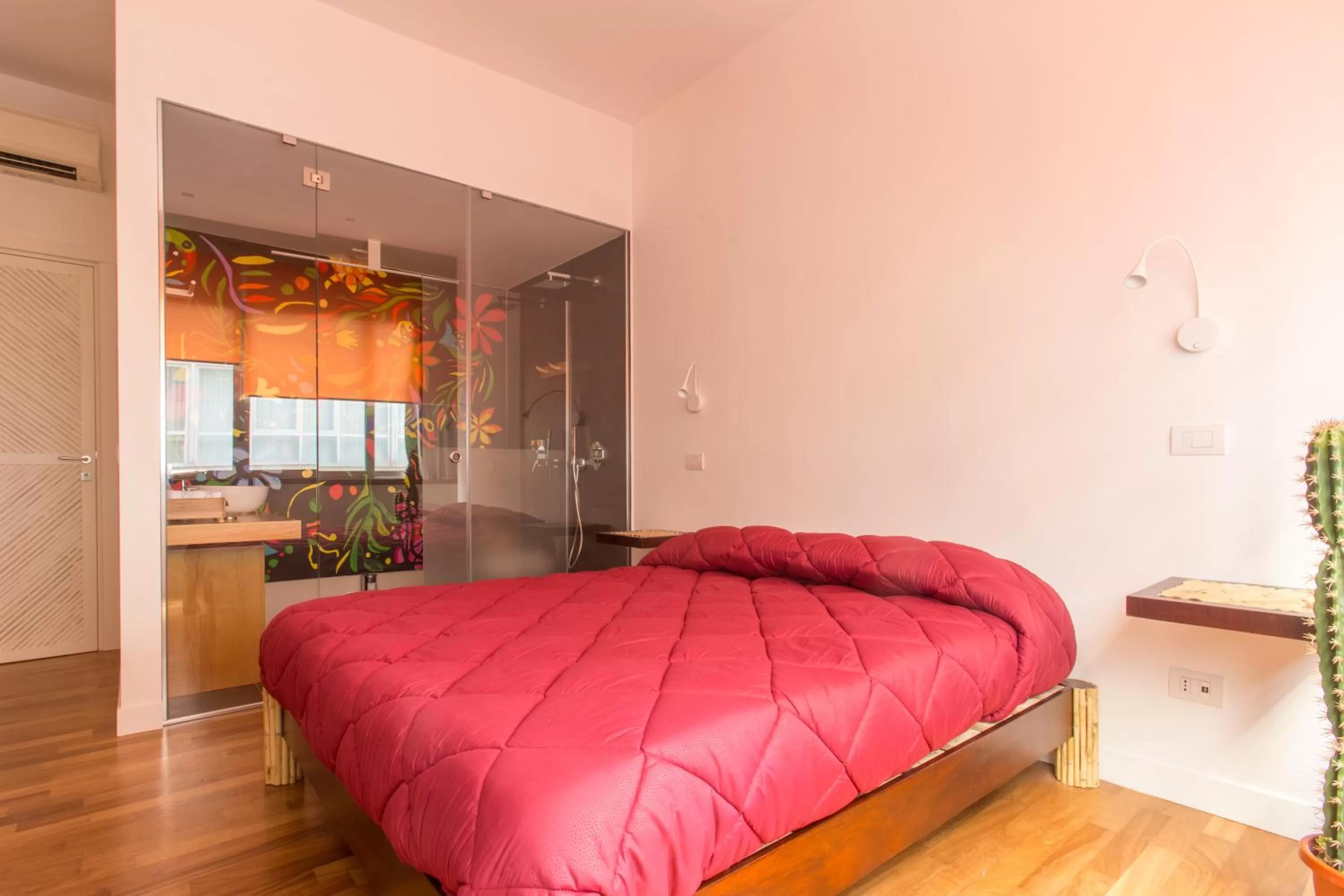 Photo of the whole room, Bed in Soul City - by Pera Rooms Collection