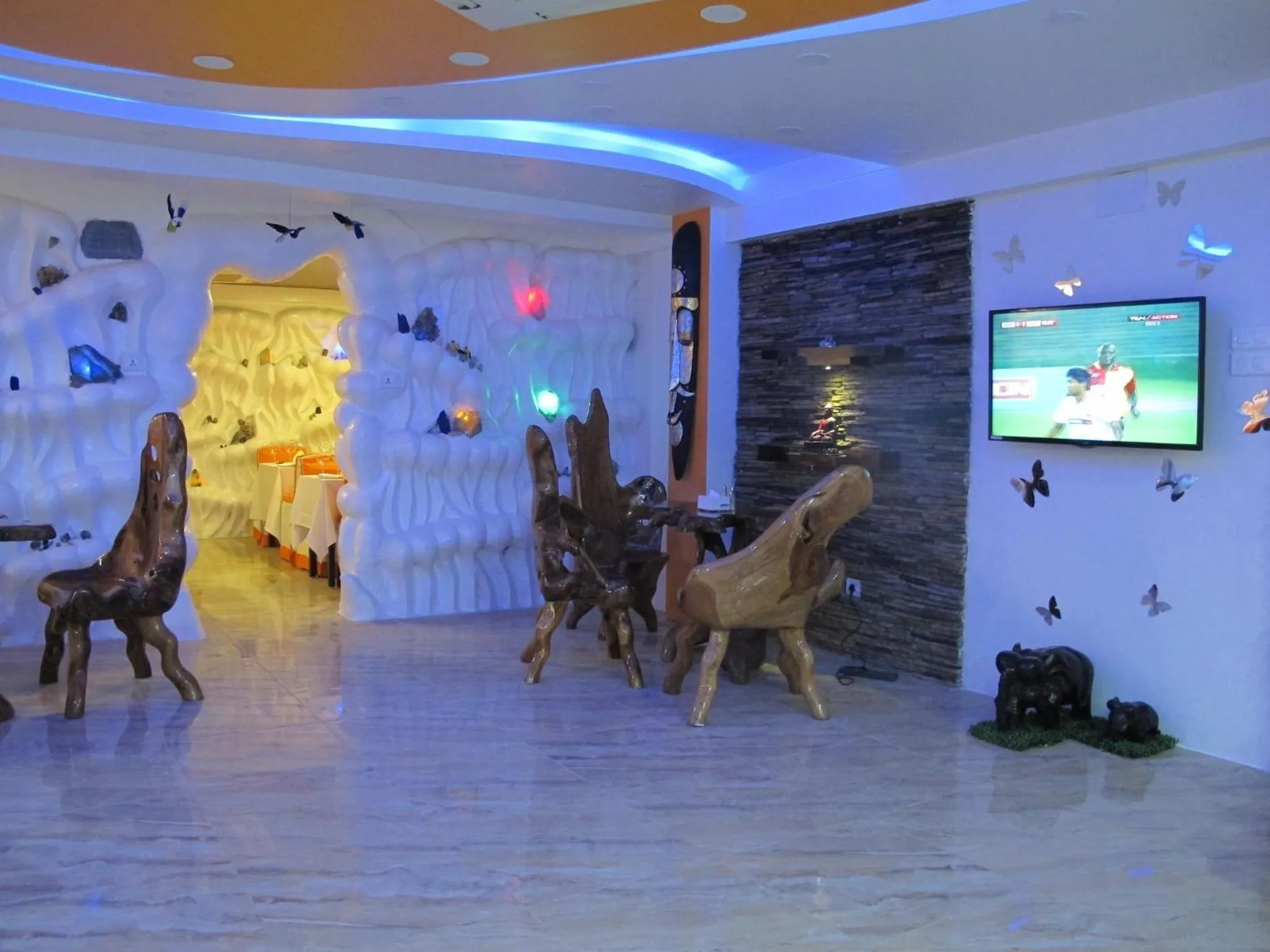 Lobby or reception in Royal Penguin Boutique Hotel & Spa