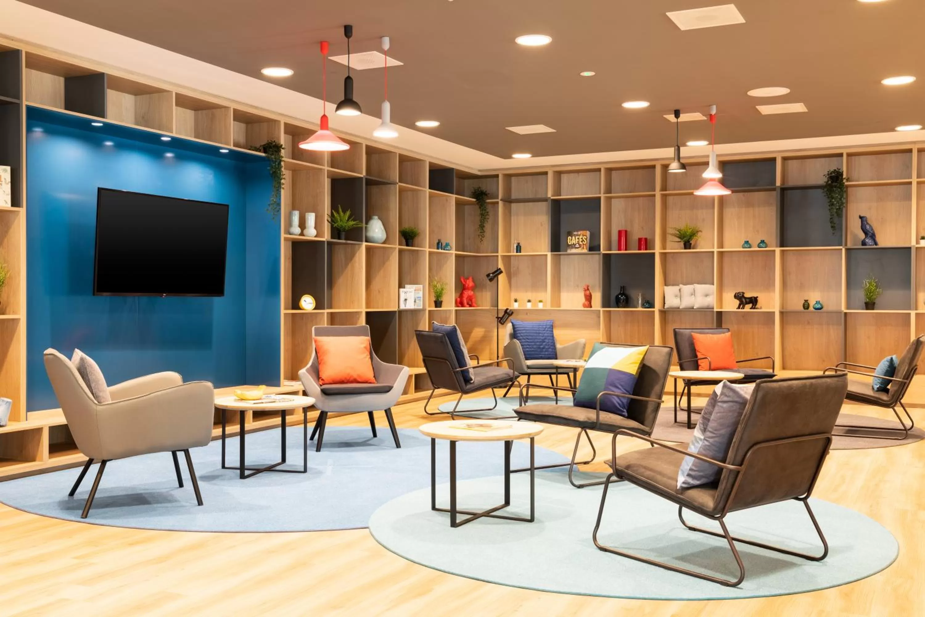 Library in Holiday Inn Express Amsterdam - North Riverside by IHG
