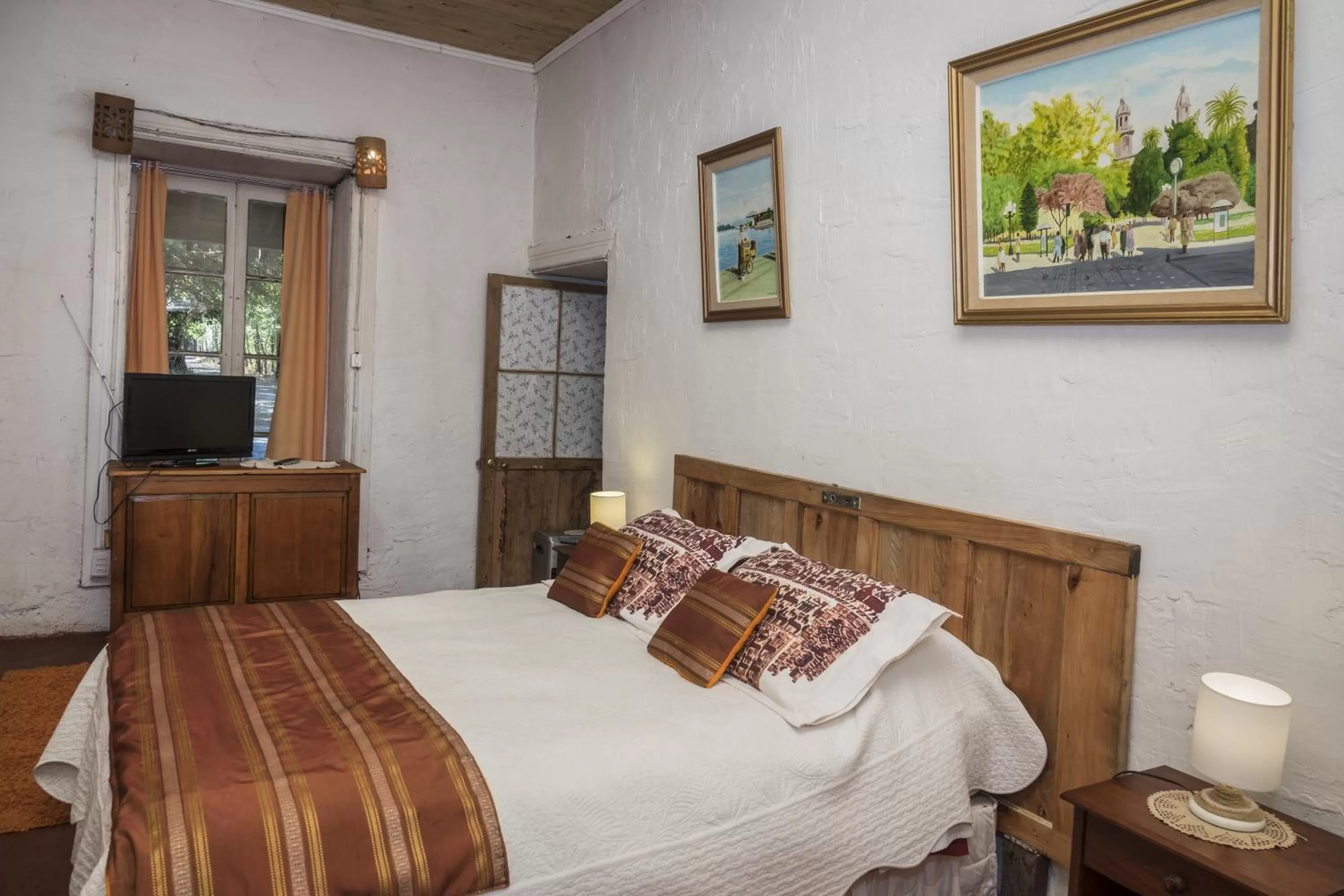 Photo of the whole room in La Casa de Adobe Natural y Más