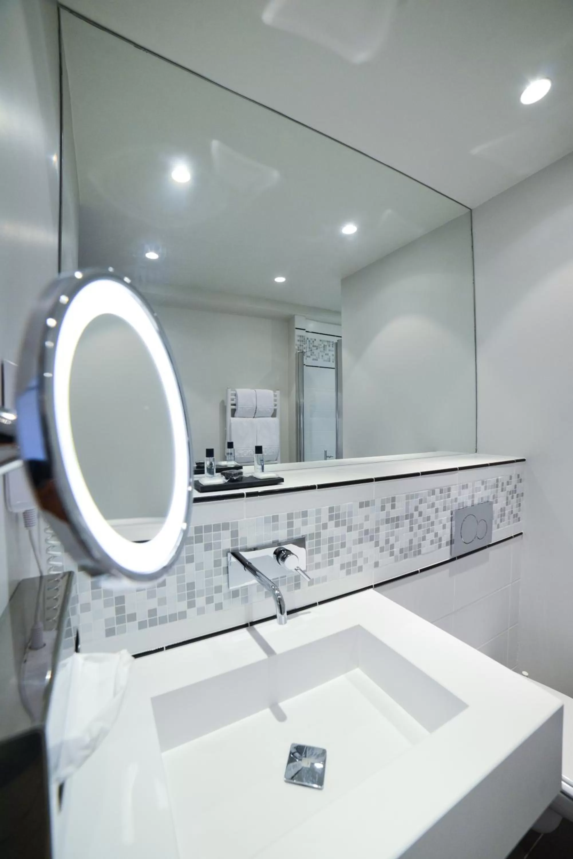 Bathroom in Hôtel Mercure Bayonne Centre Le Grand Hotel