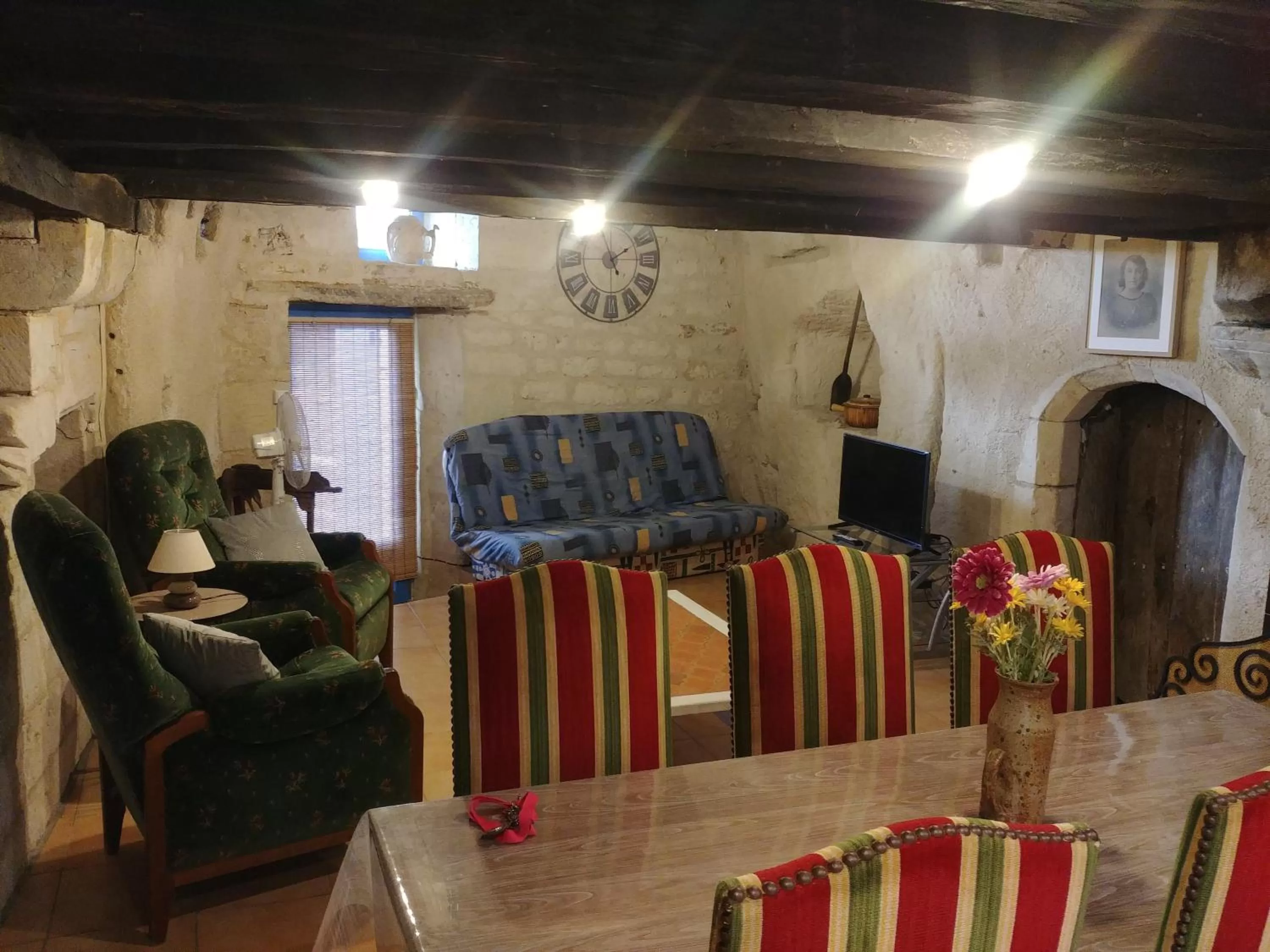 Living room, Seating Area in Manoir Le Cristal - Futuroscope a petit prix , grandes chambres familiales 5-6 personnes ,