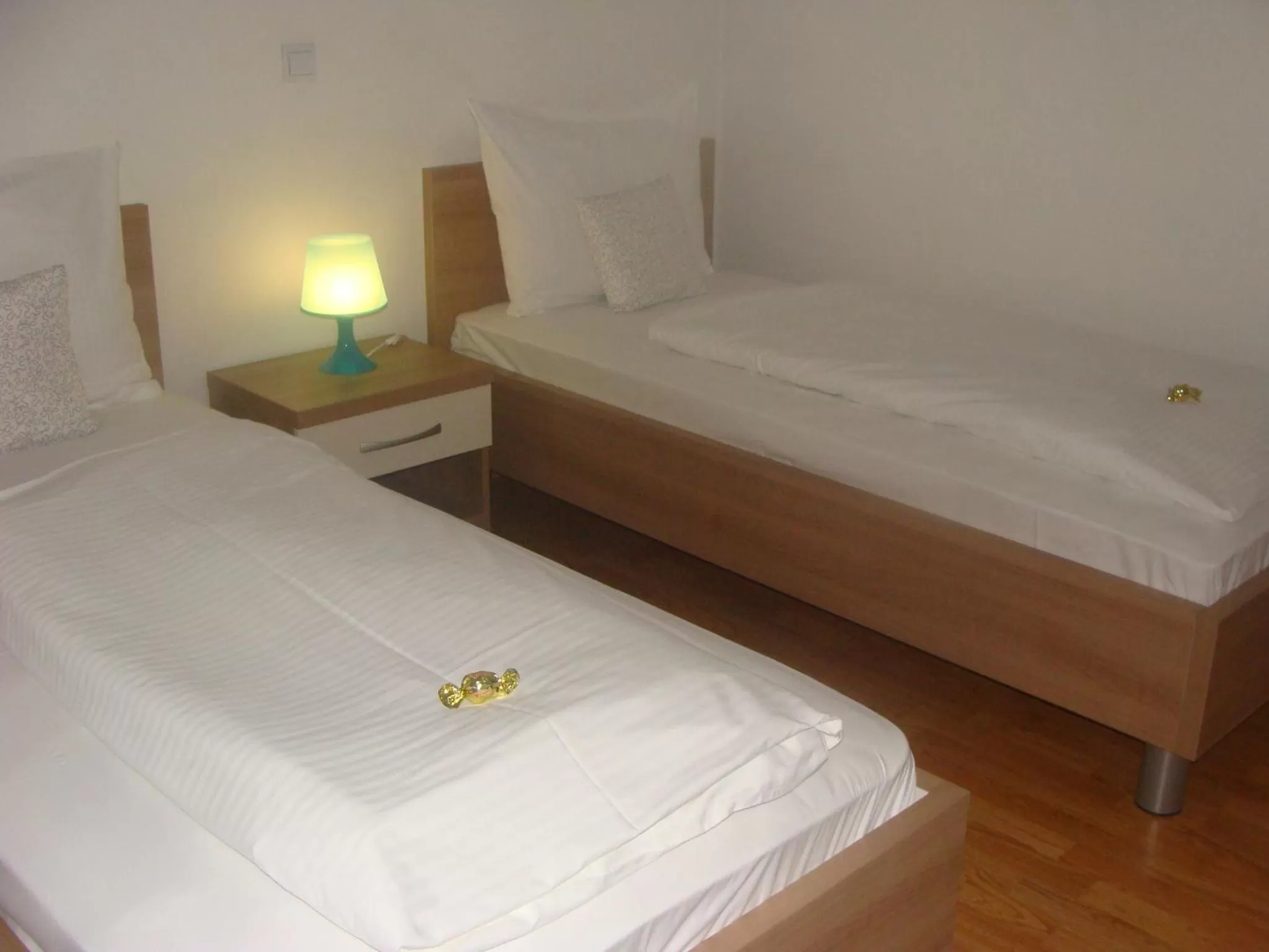 Photo of the whole room, Bed in Lugarnica