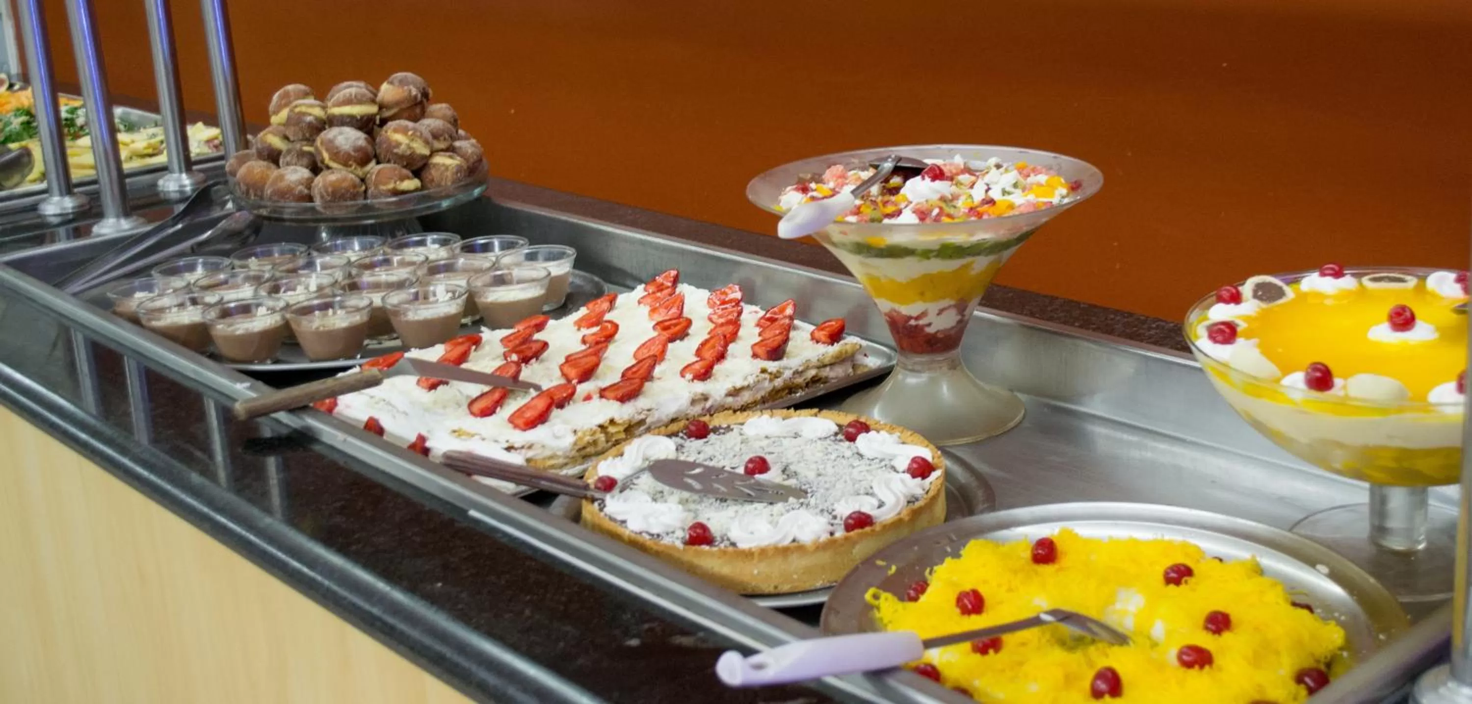 Restaurant/places to eat in VOA Plazza Hotel