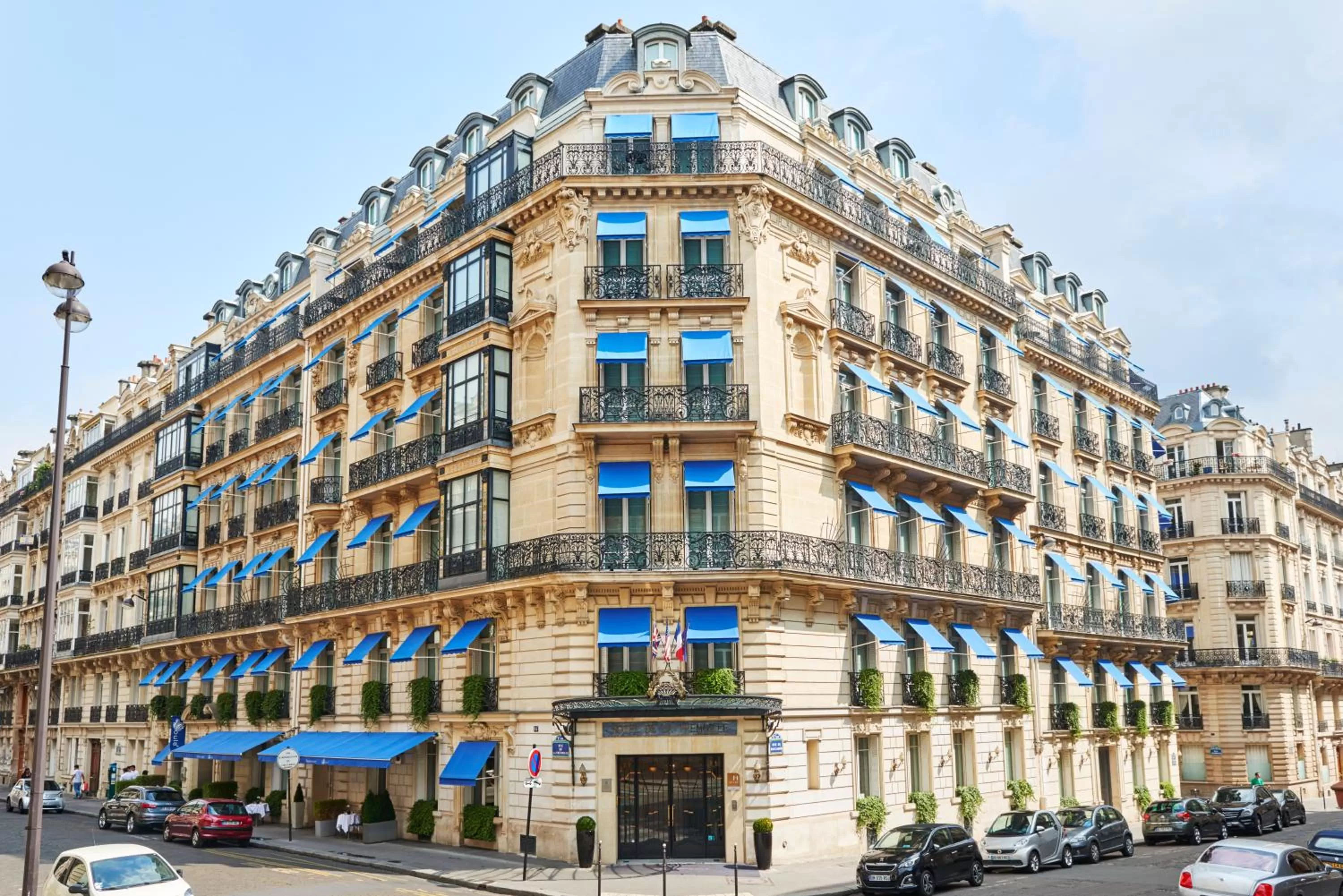 Property building in La Tremoille Paris