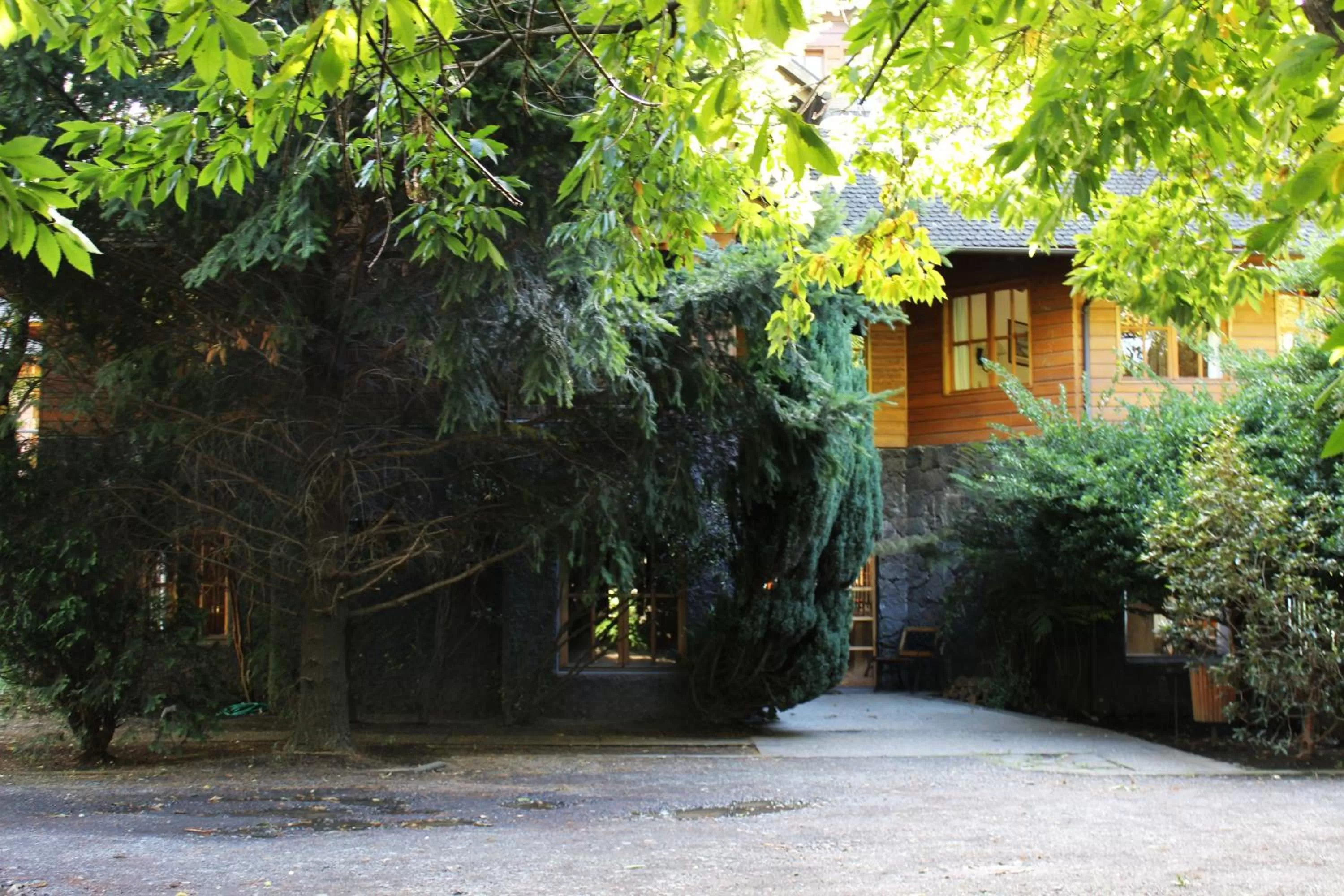 Facade/entrance in Hotel Malalhue