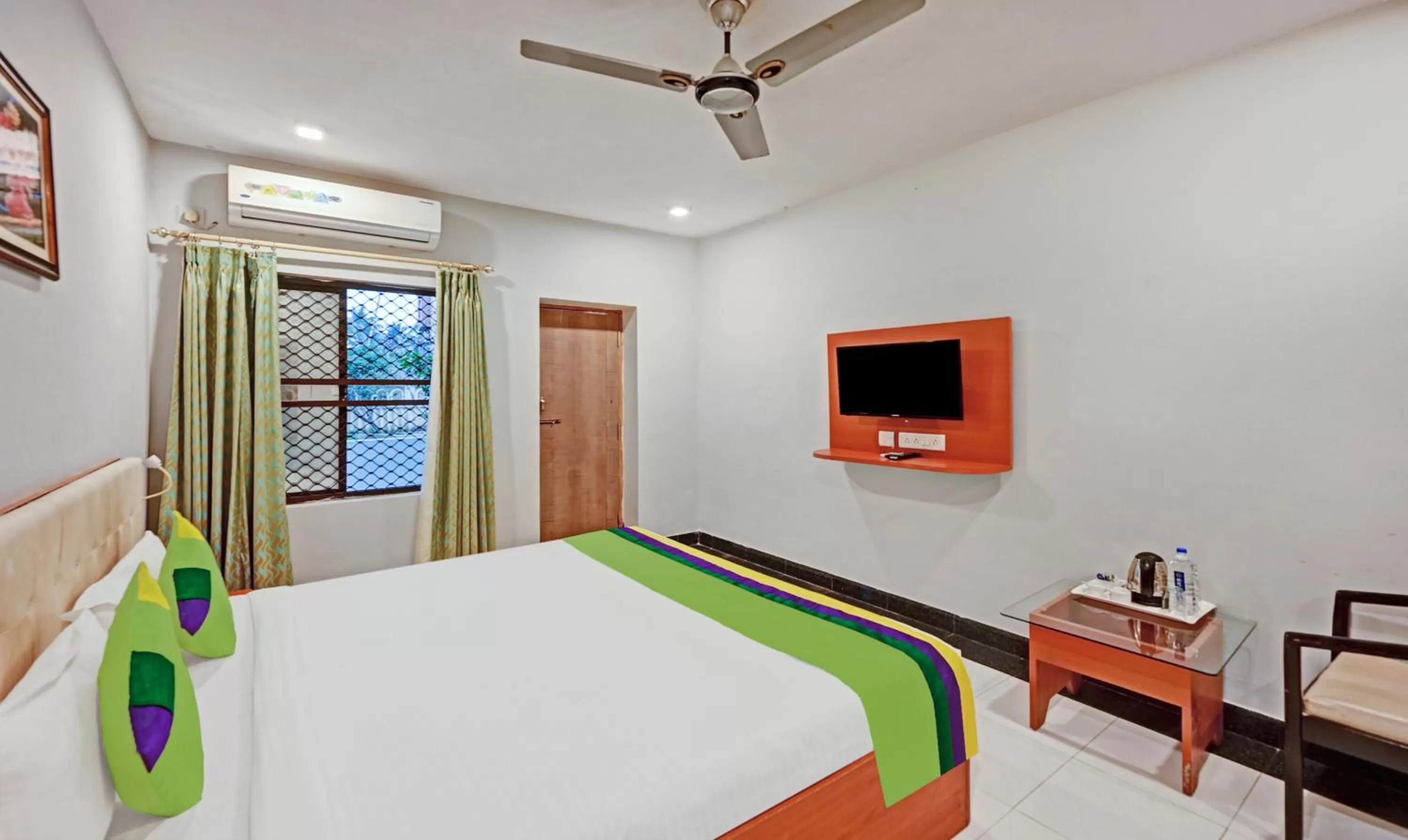 Bedroom, Bed in Treebo Sidhartha International Baliapanda