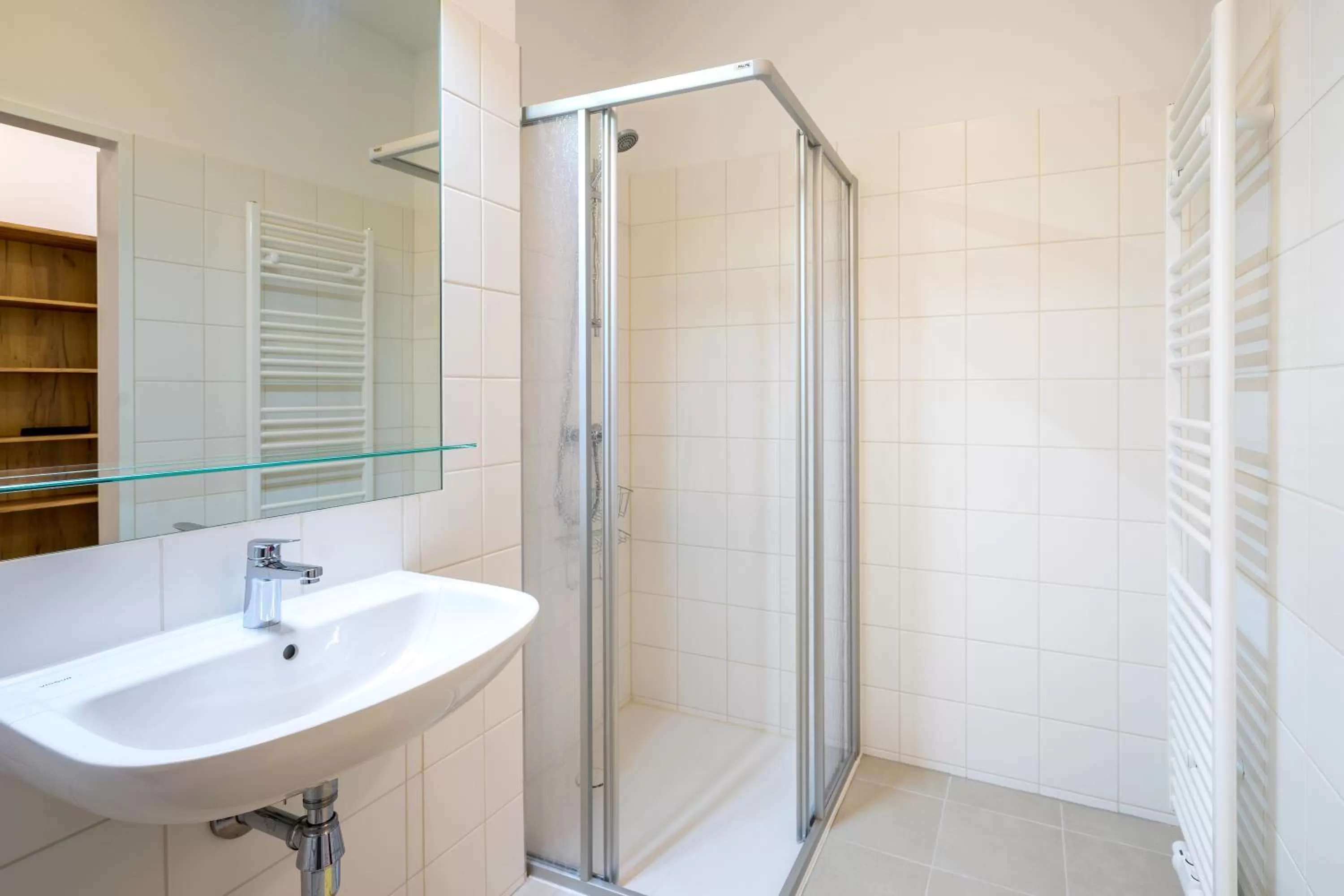 Shower in FeelGood Apartments SmartLiving | contactless check-in