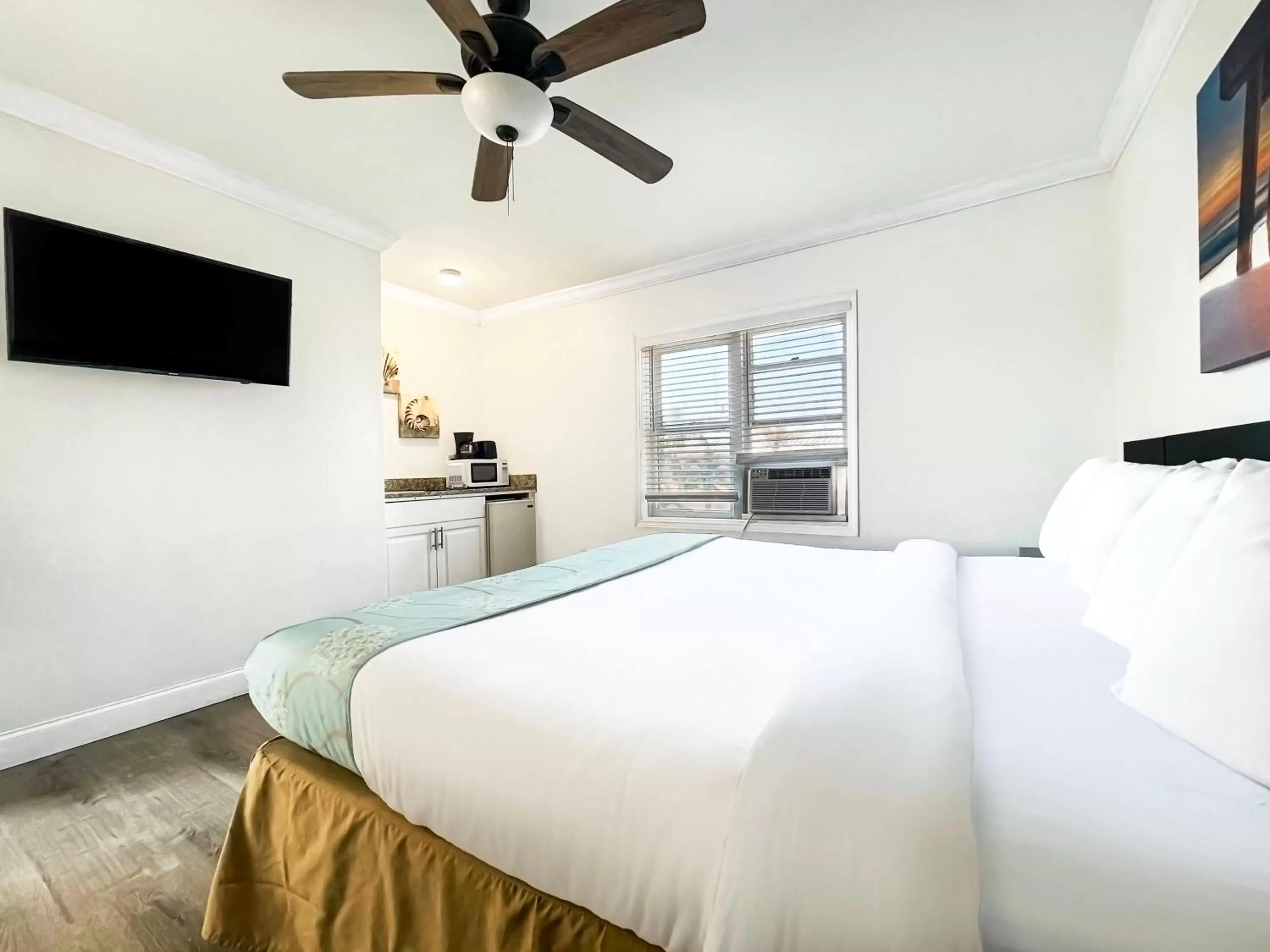 Bedroom, Bed in The Seagull