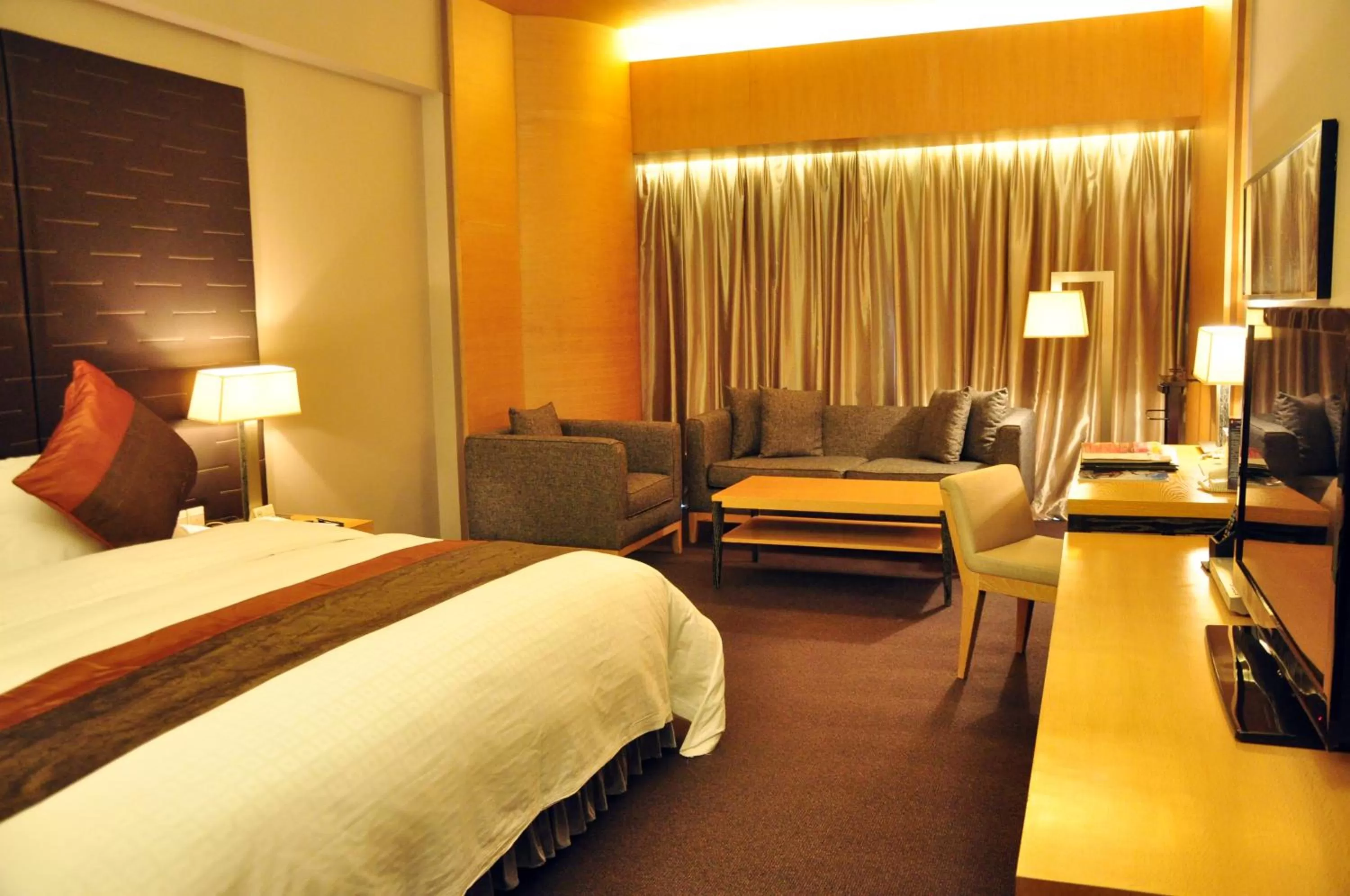 Photo of the whole room, Bed in Jianguo Hotel Guangzhou