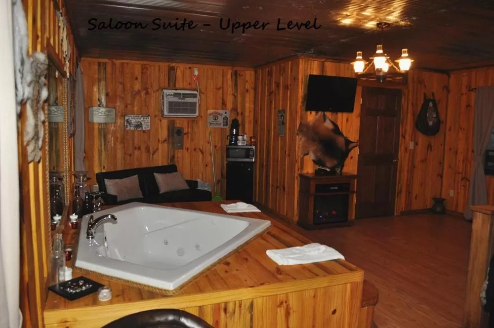 Hot Tub in Diamonds Old West