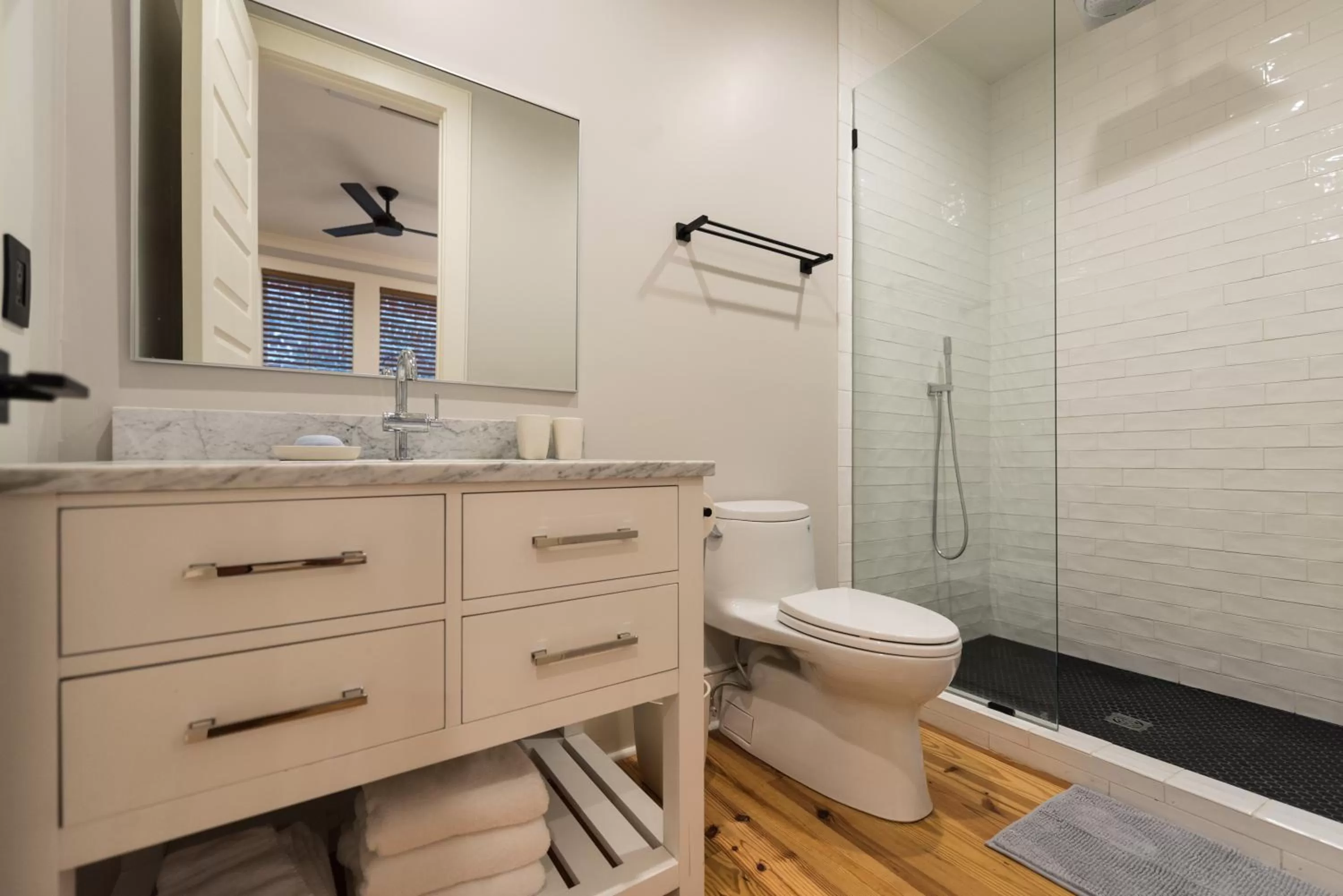 Shower in The Quarters on King