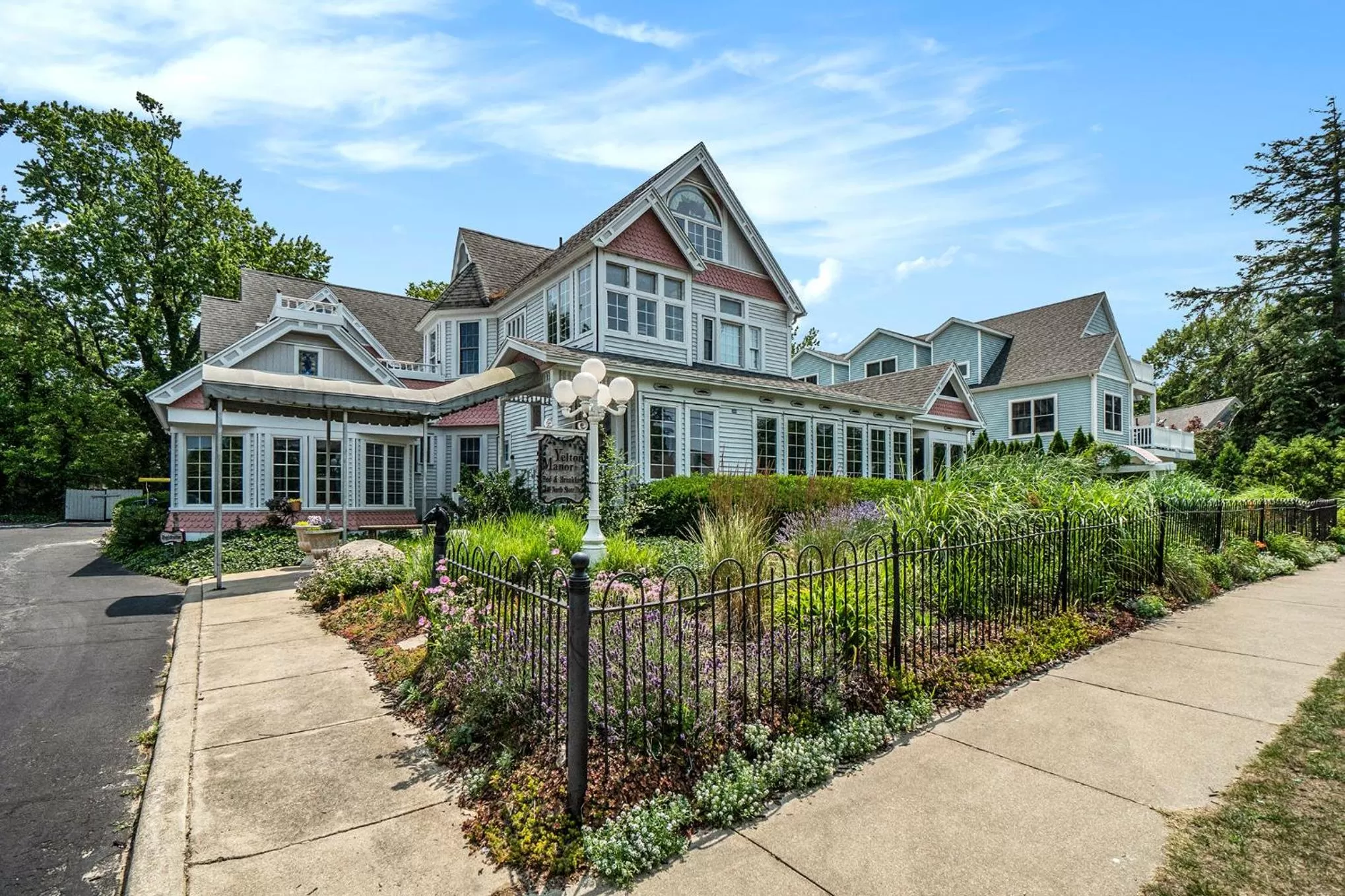 Property building in Yelton Manor Bed and Breakfast
